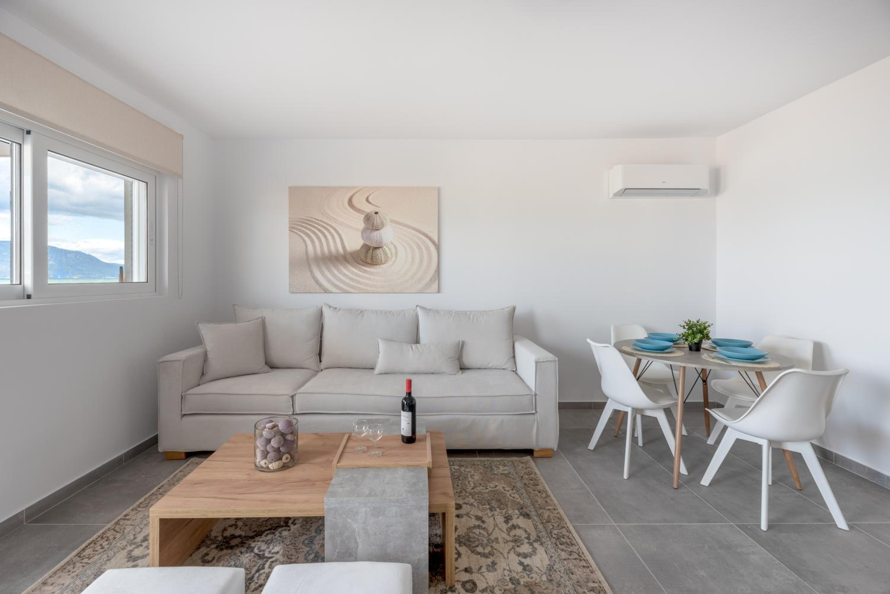 Apartment with Sea View - Photo 4