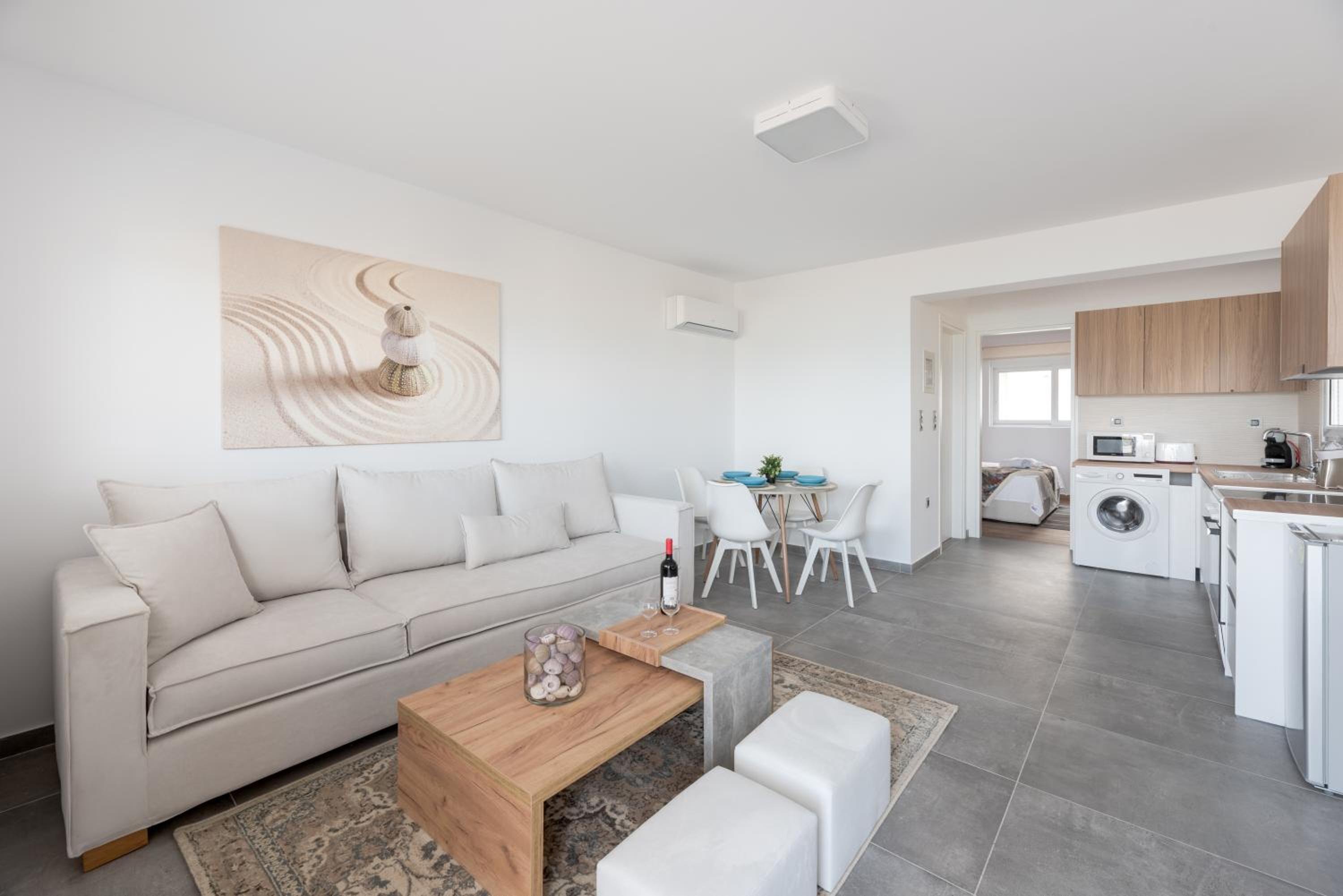 Apartment with Sea View - Photo 7