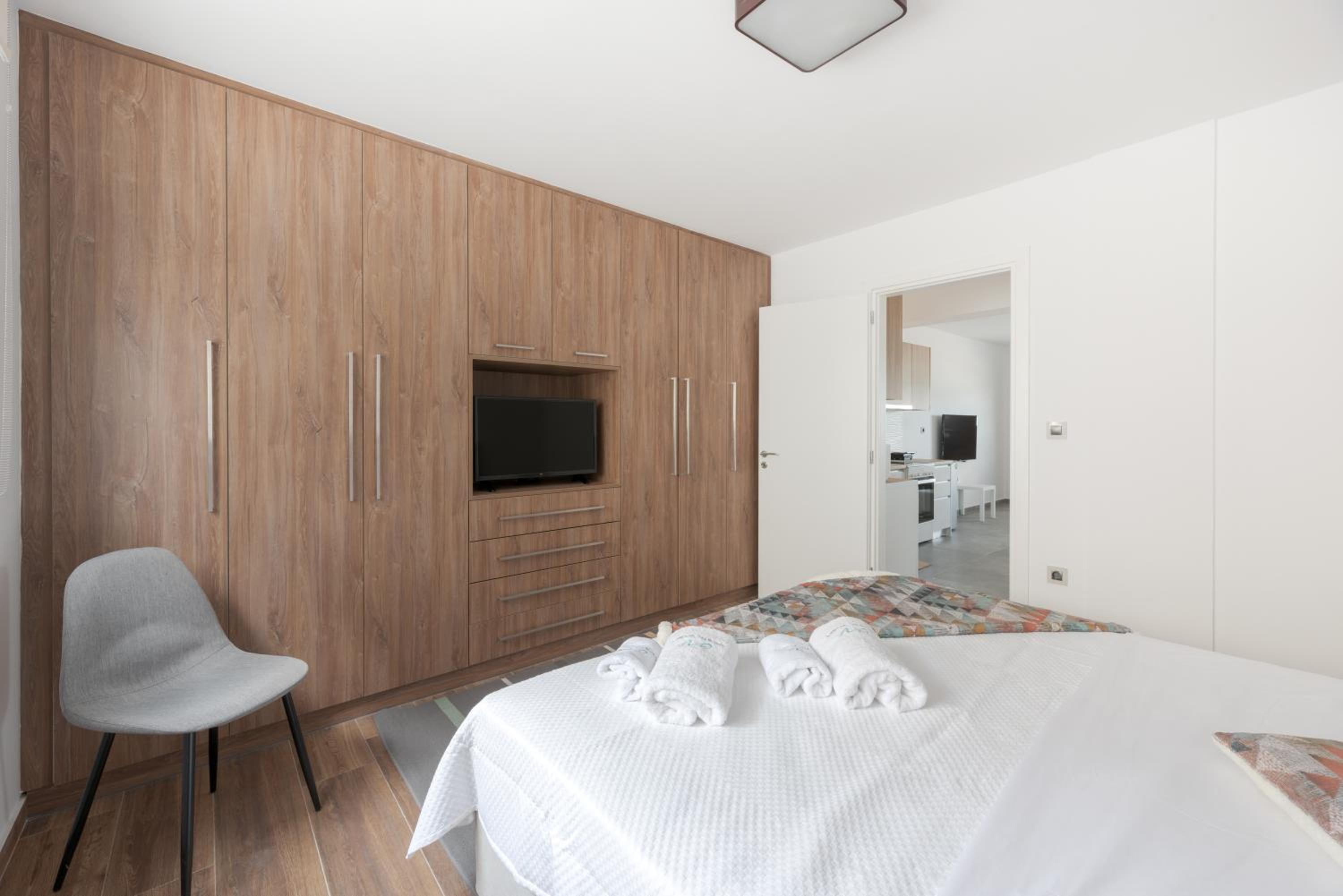 Apartment with Sea View - Photo 5