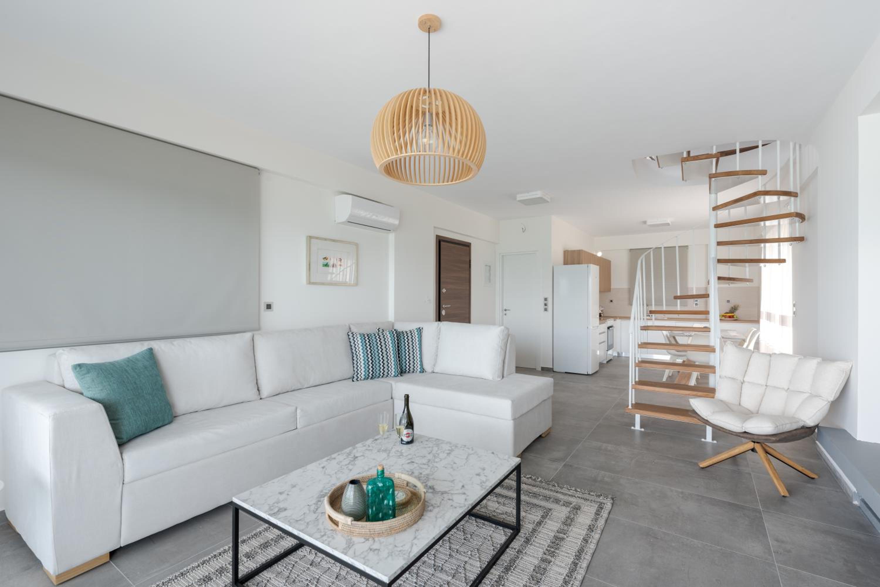 Executive Suite - Photo 17