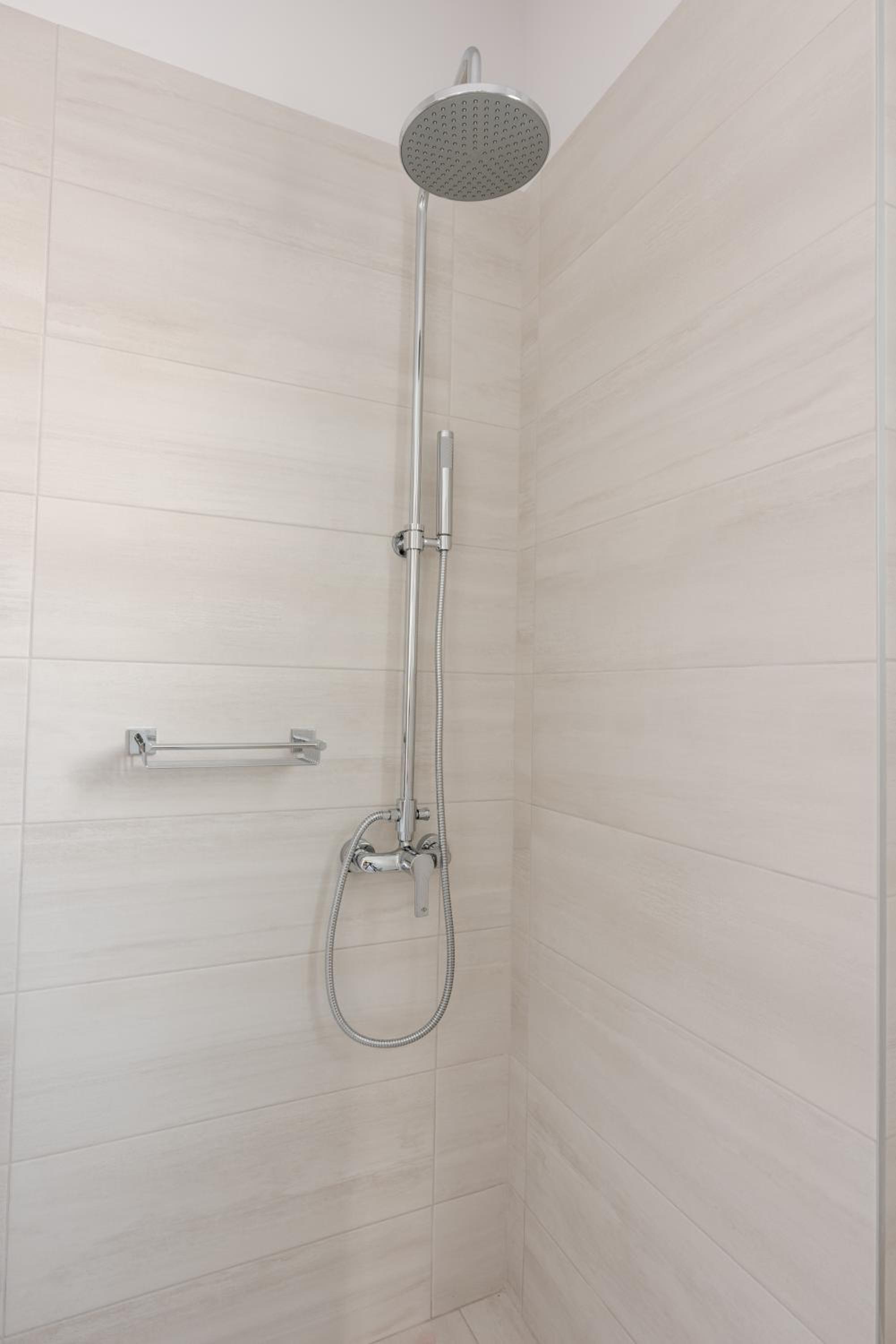 Executive Suite - Photo 21