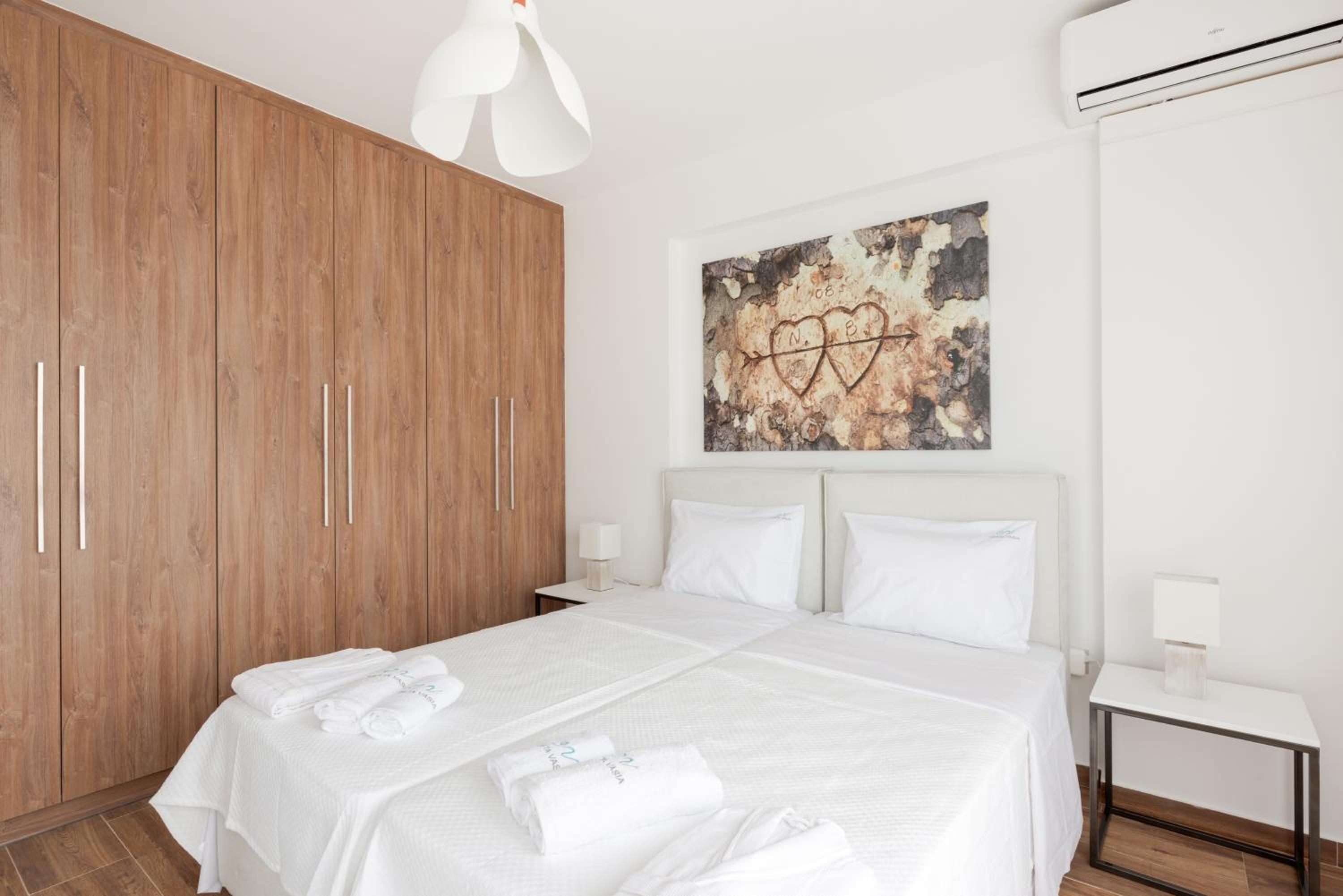 Executive Suite - Photo 8