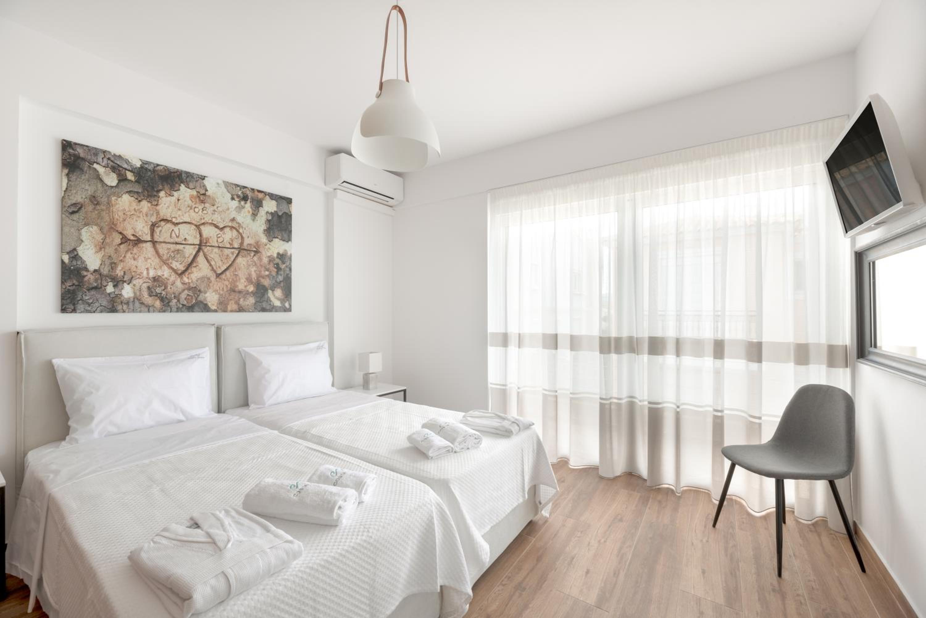 Executive Suite - Photo 10