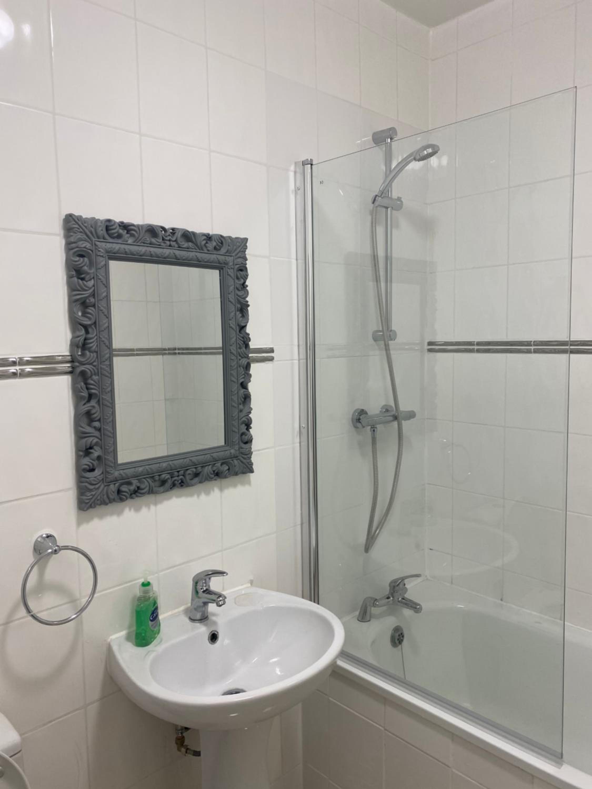 One-Bedroom Apartment - Photo 2