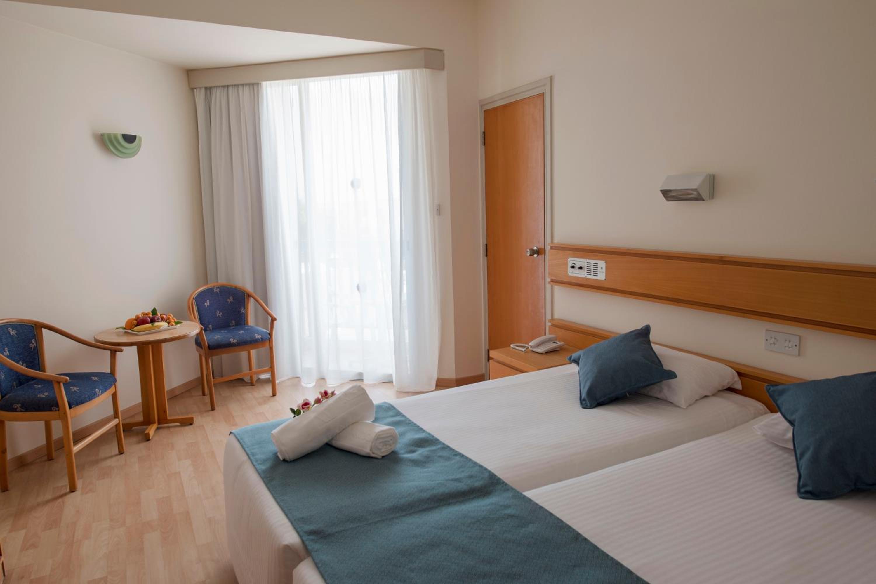 Standard Twin Room with Pool View - Photo 1