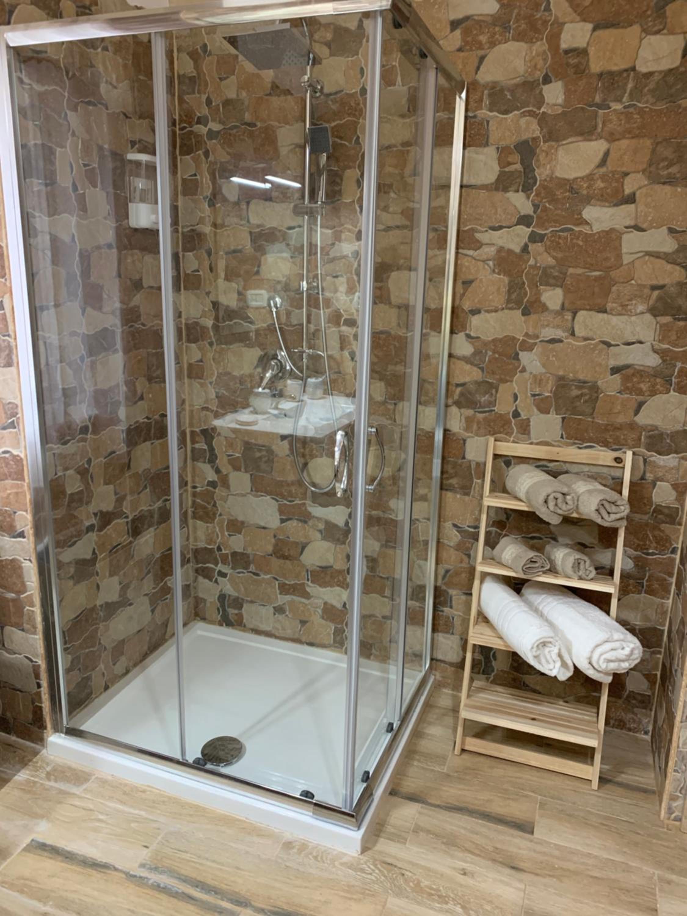 Triple Room with Private Bathroom - Photo 2