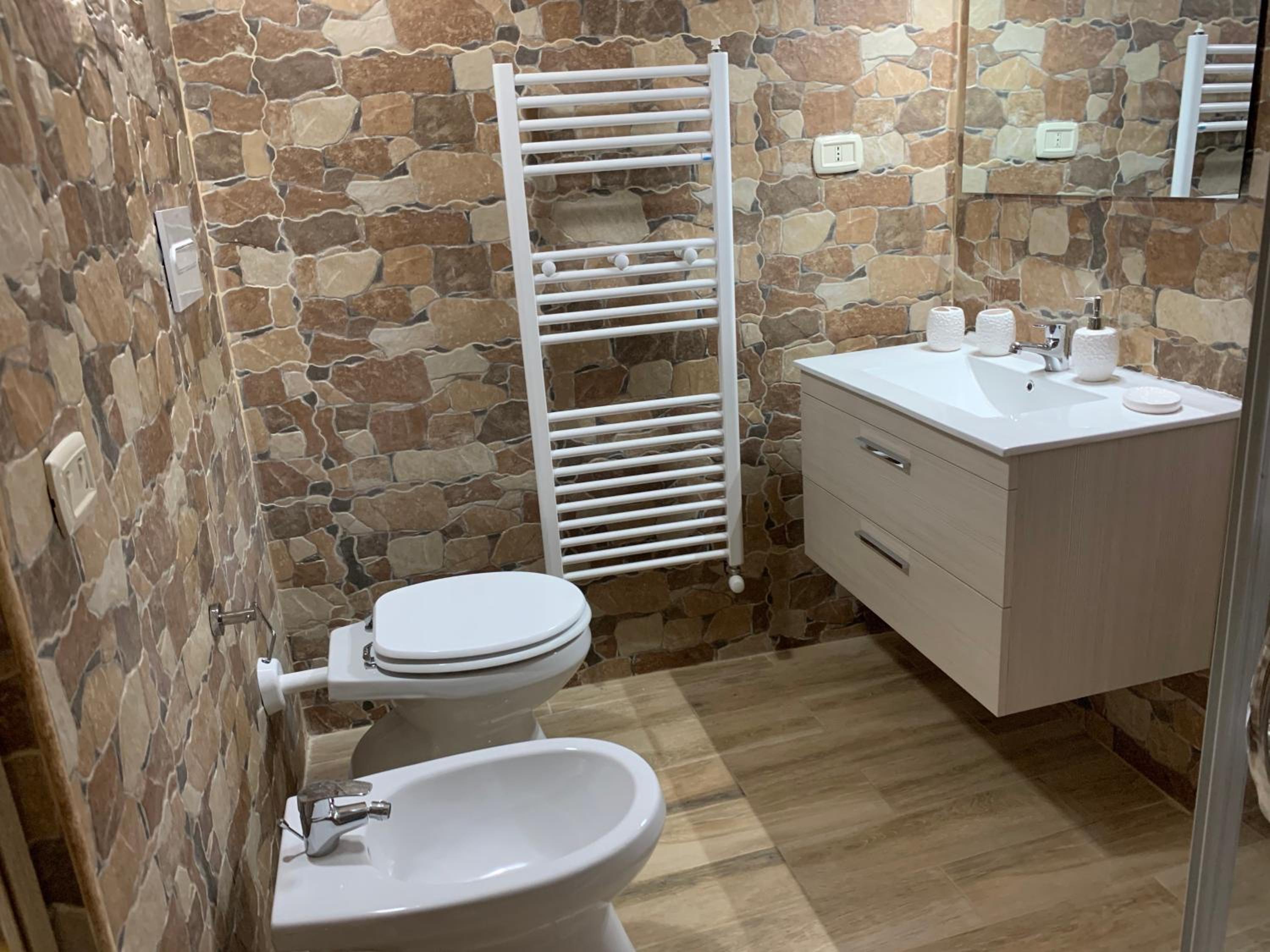 Triple Room with Private Bathroom - Photo 8