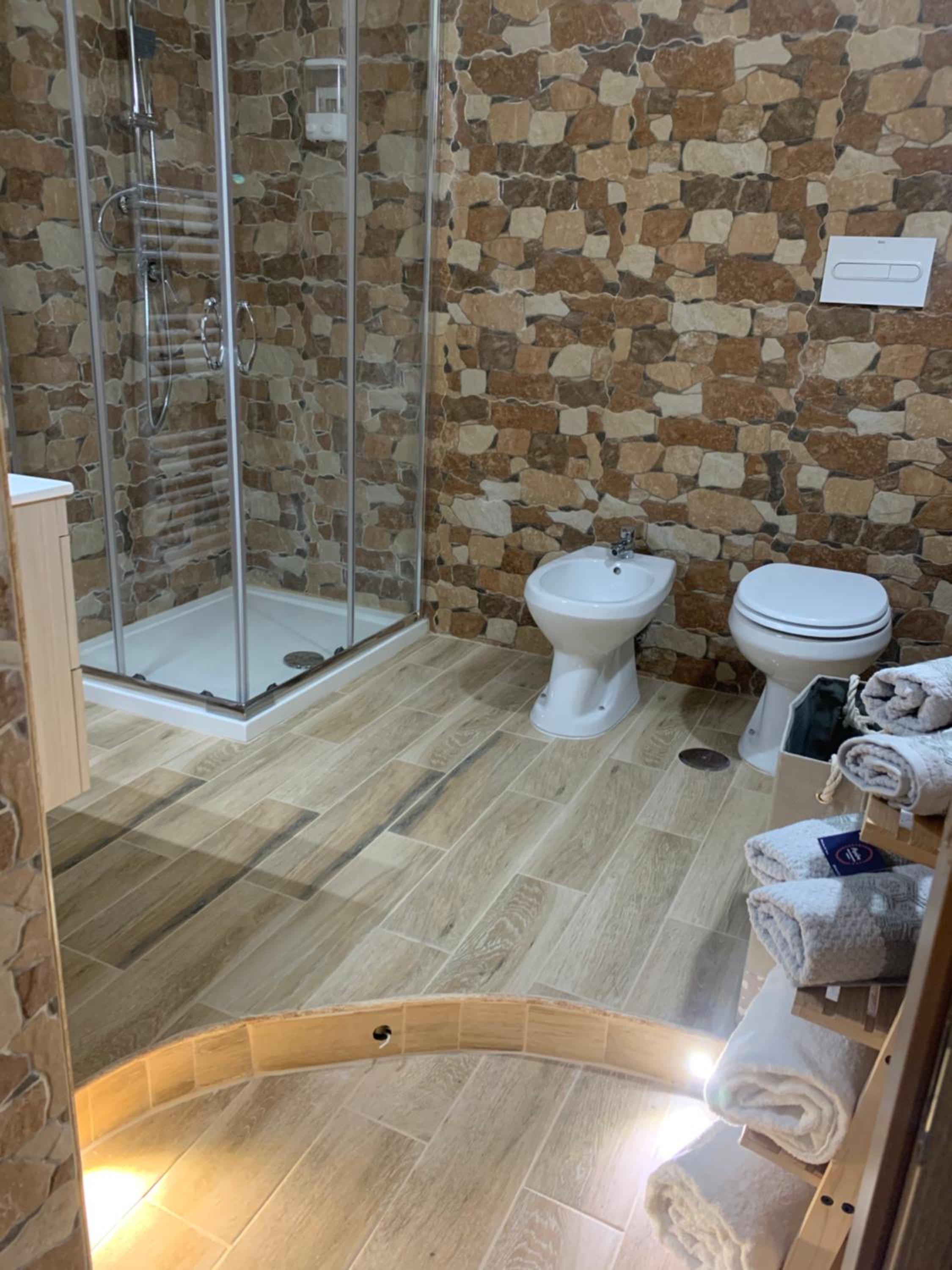 Double Room with Private Bathroom - Photo 8