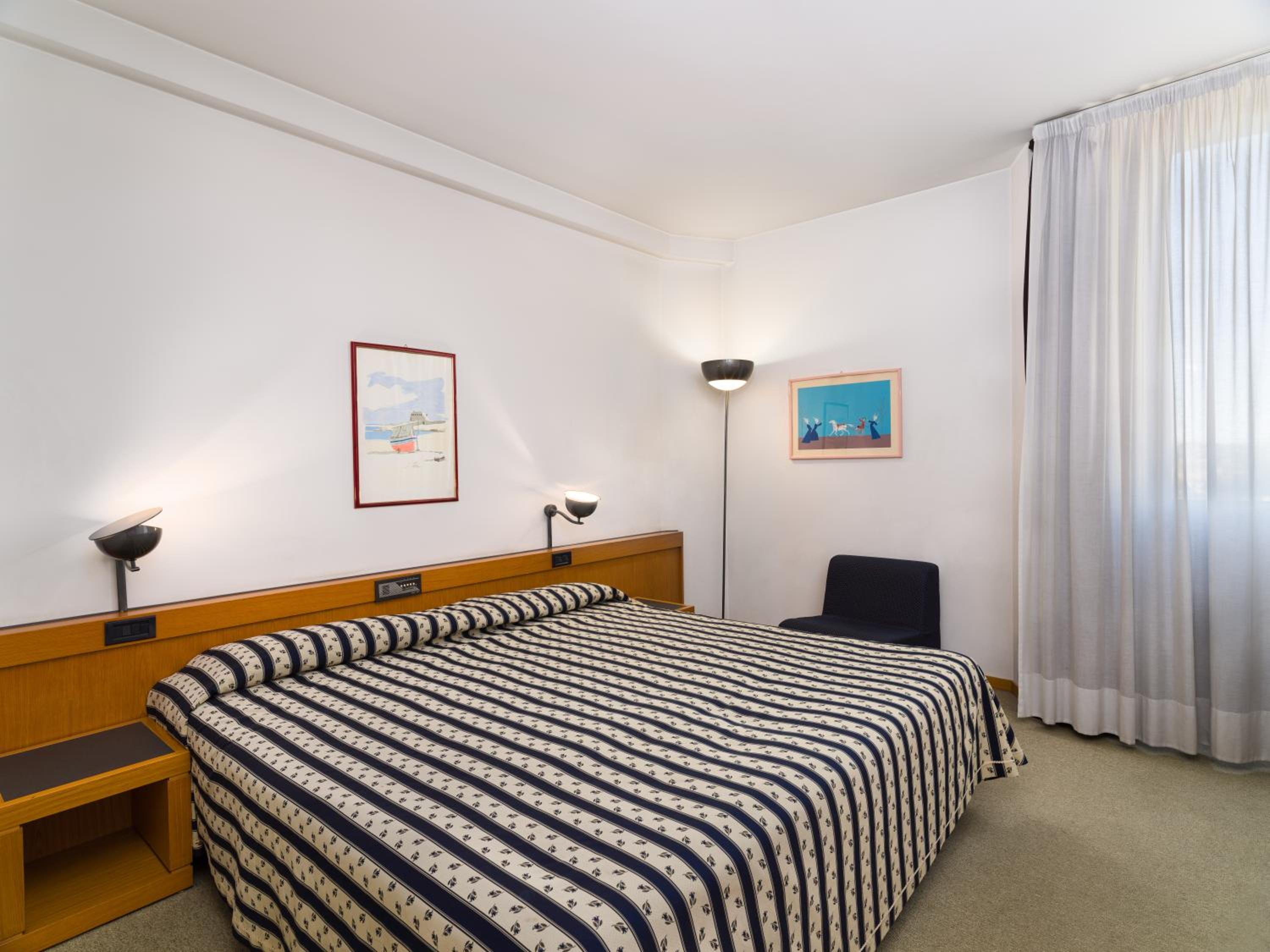 Classic Double or Twin Room - Photo 7