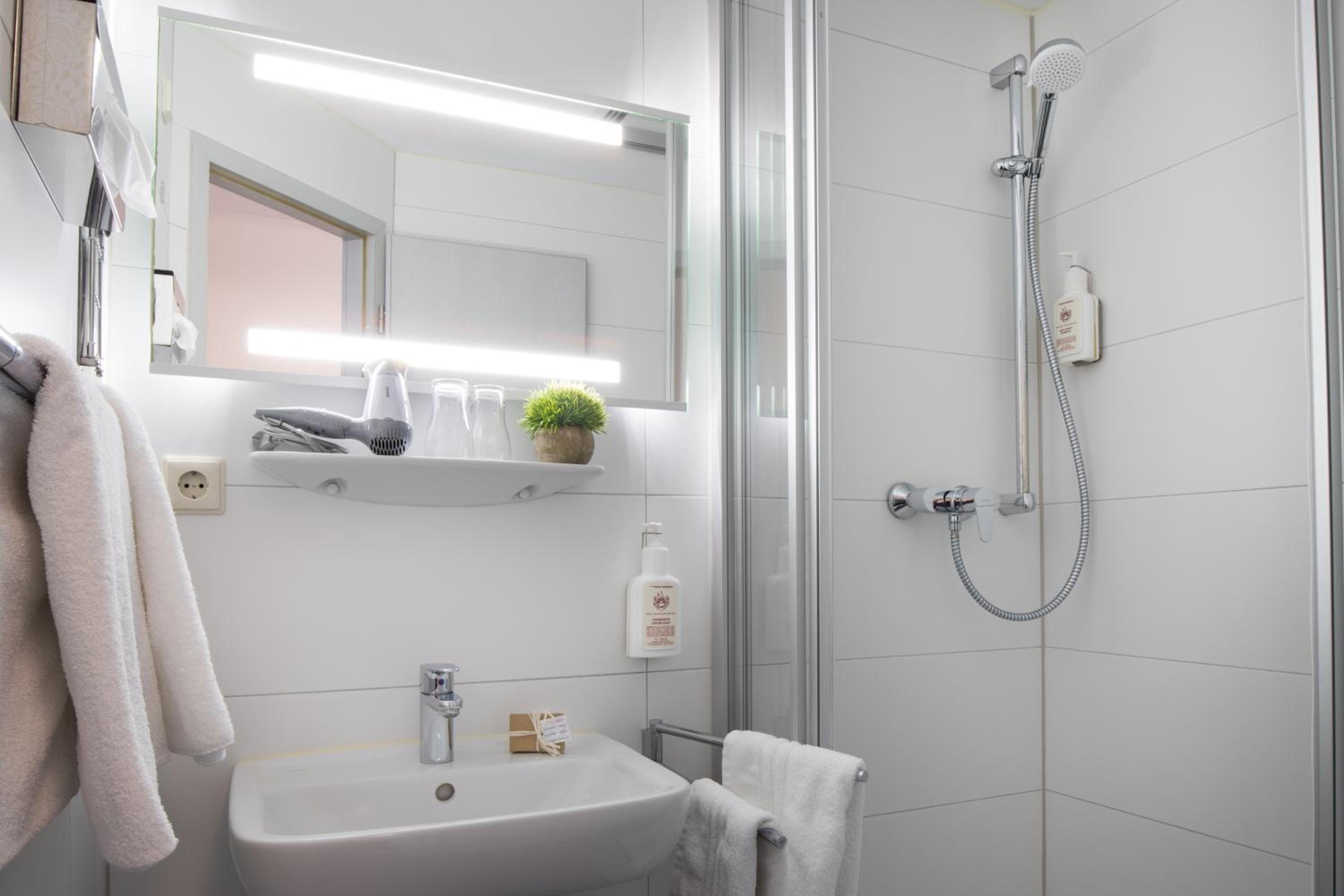 Independent Apartment - Photo 4