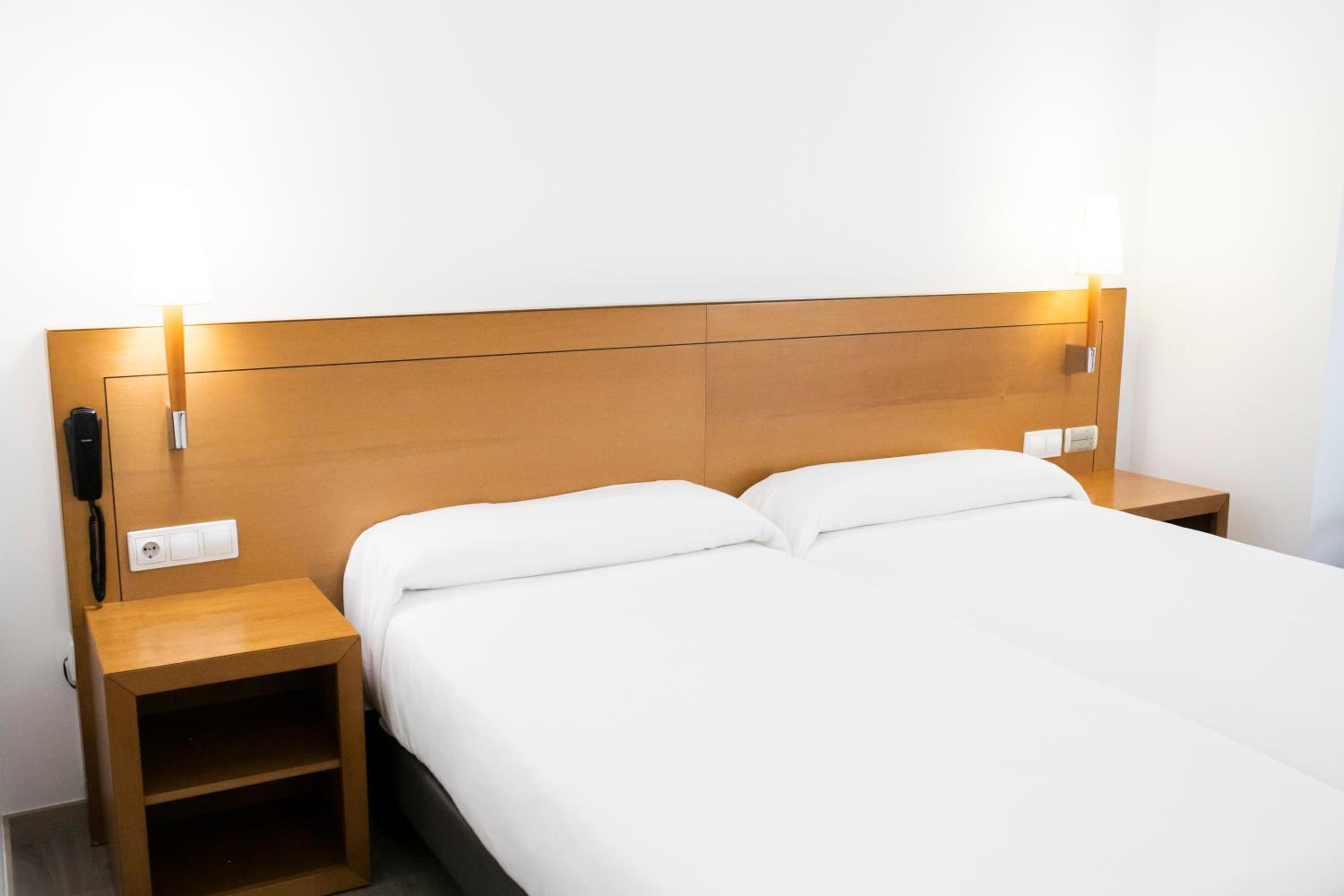 Double or Twin Room - Photo 7