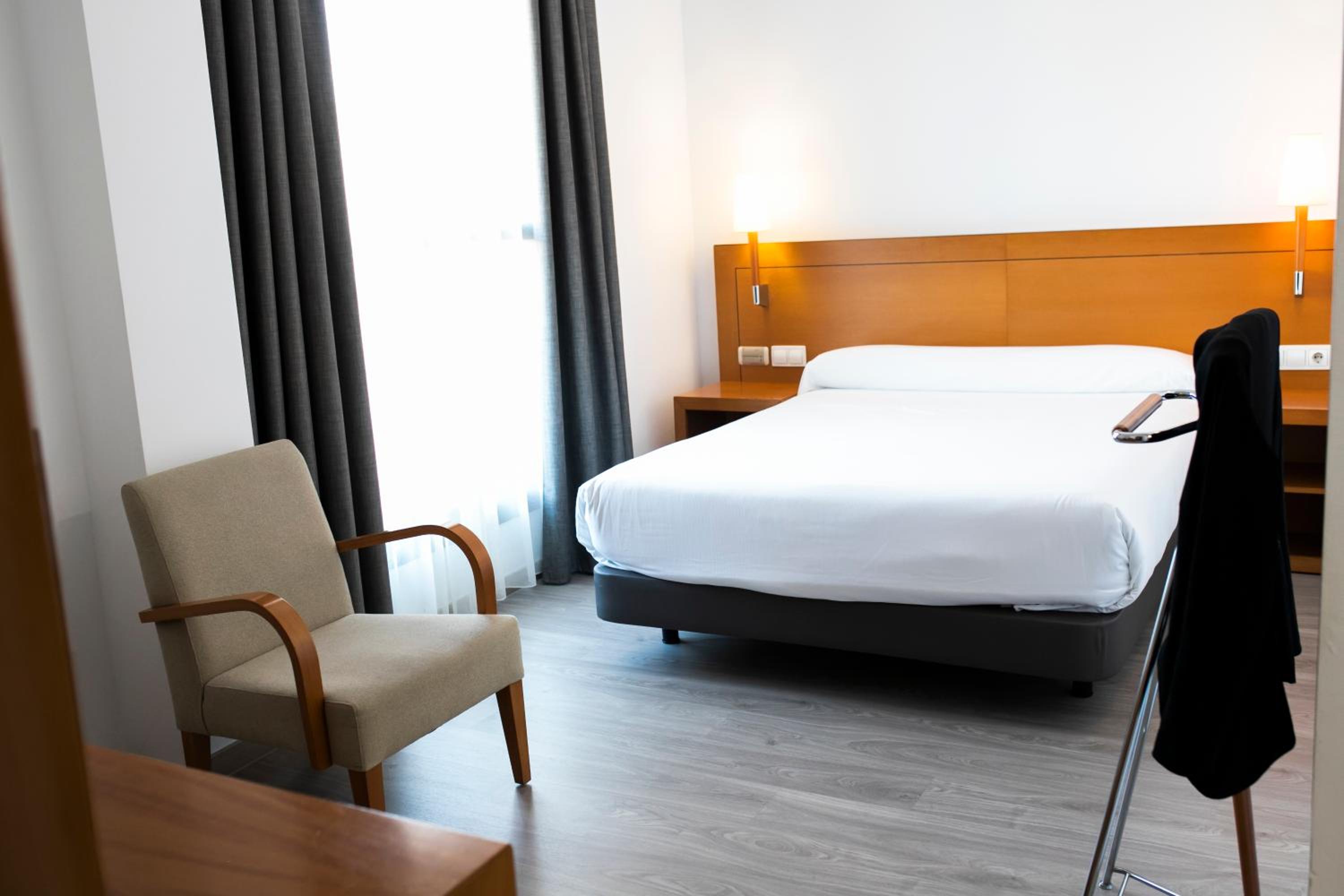 Double or Twin Room - Photo 5