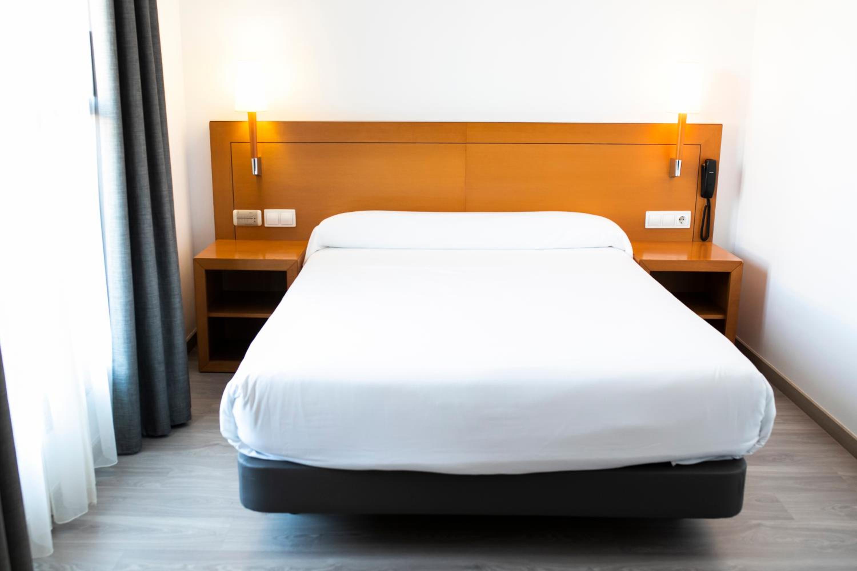 Double or Twin Room - Photo 2