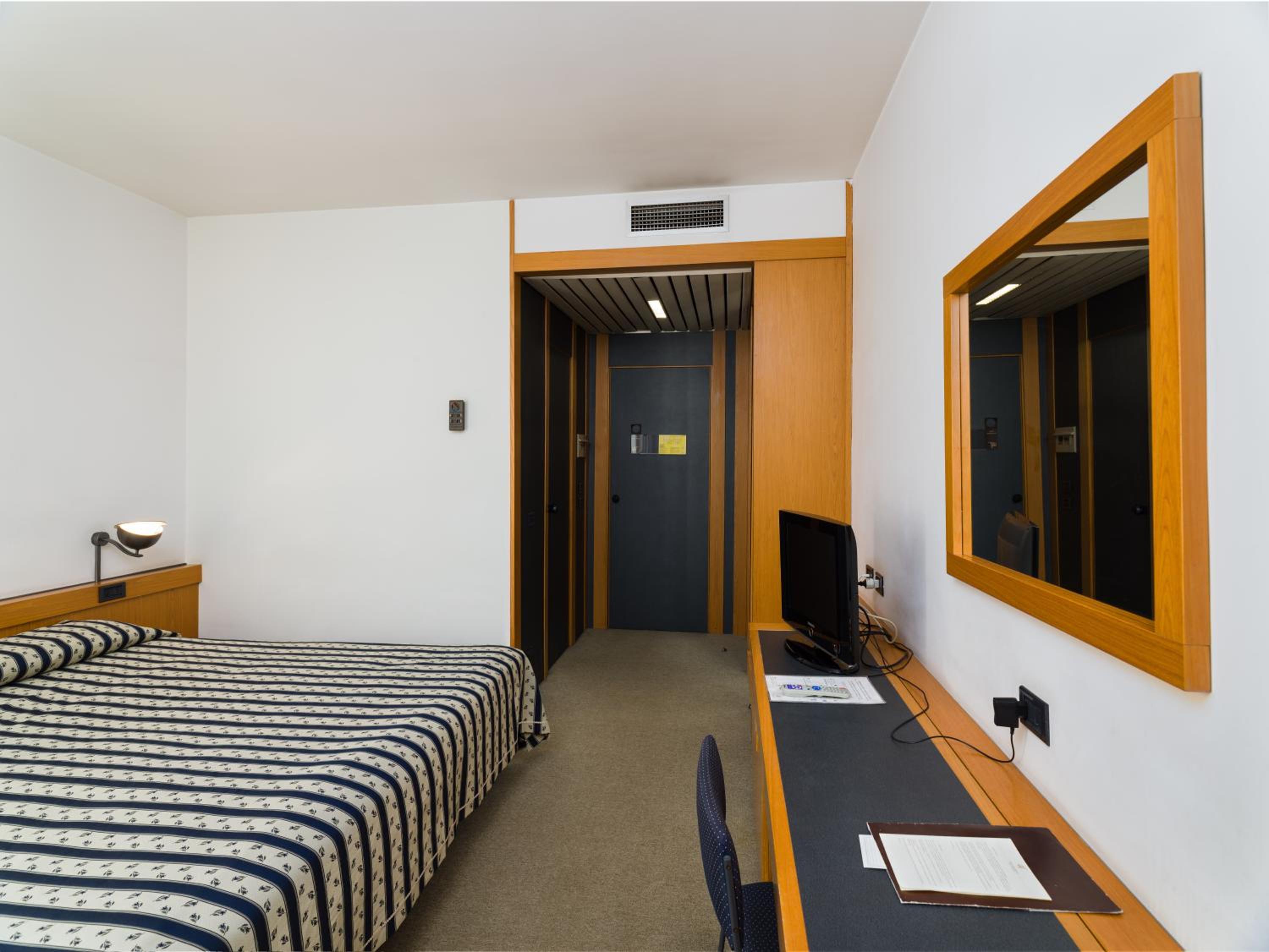 Classic Double or Twin Room - Photo 3