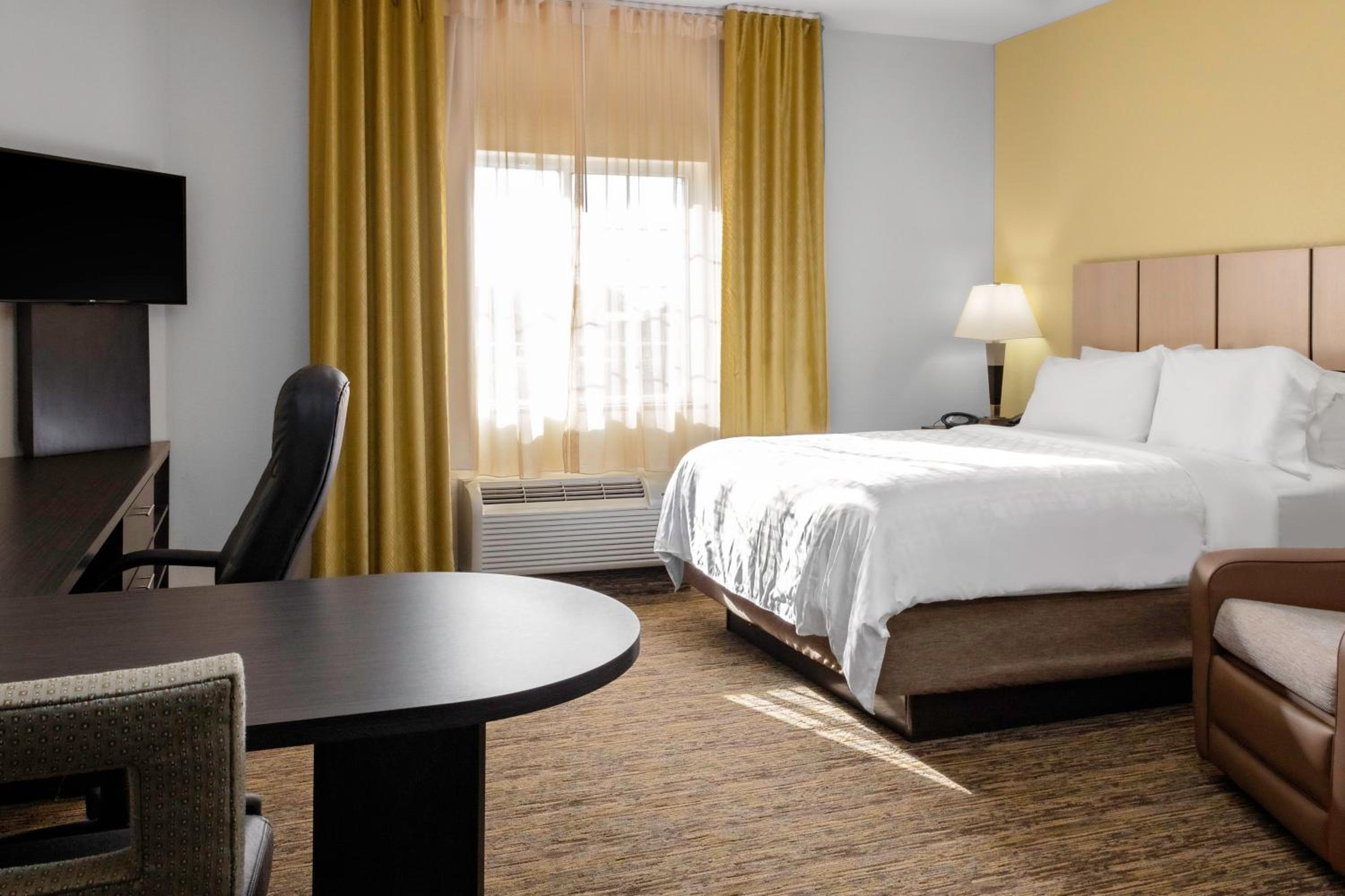 Queen Suite - Disability Access/Non-Smoking photo 1