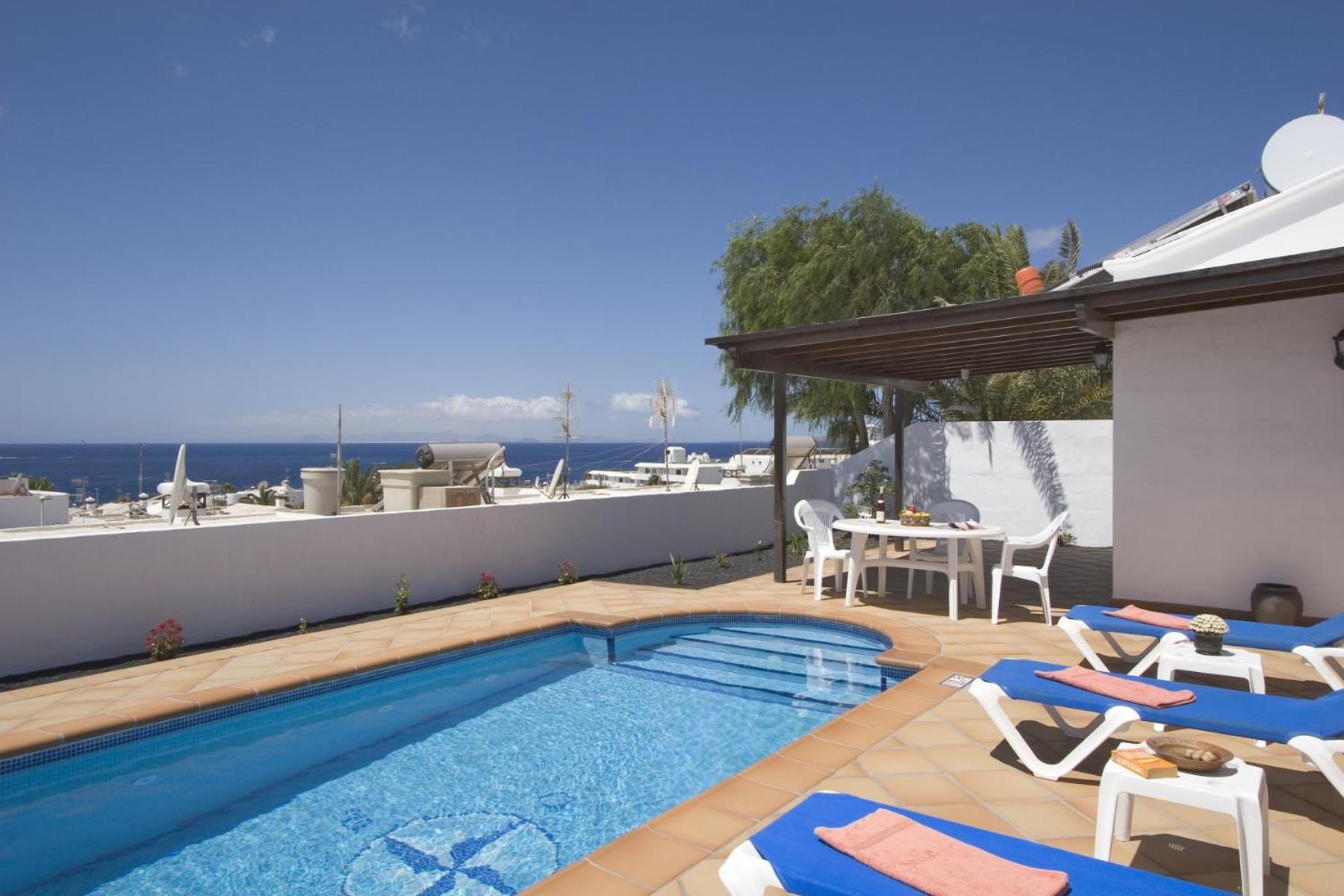 Villa with Private Pool - Photo 3