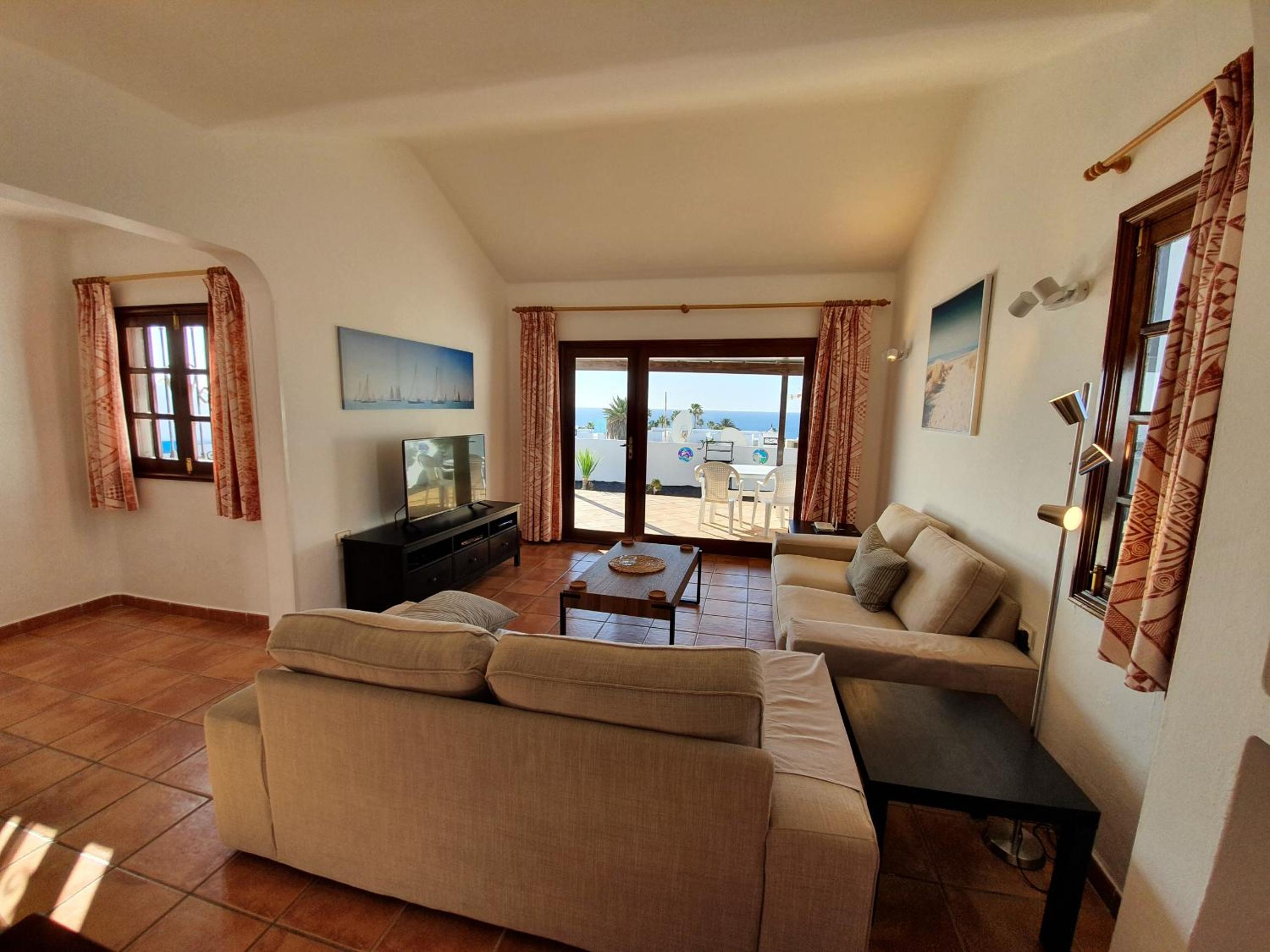 Villa with Private Pool - Photo 9