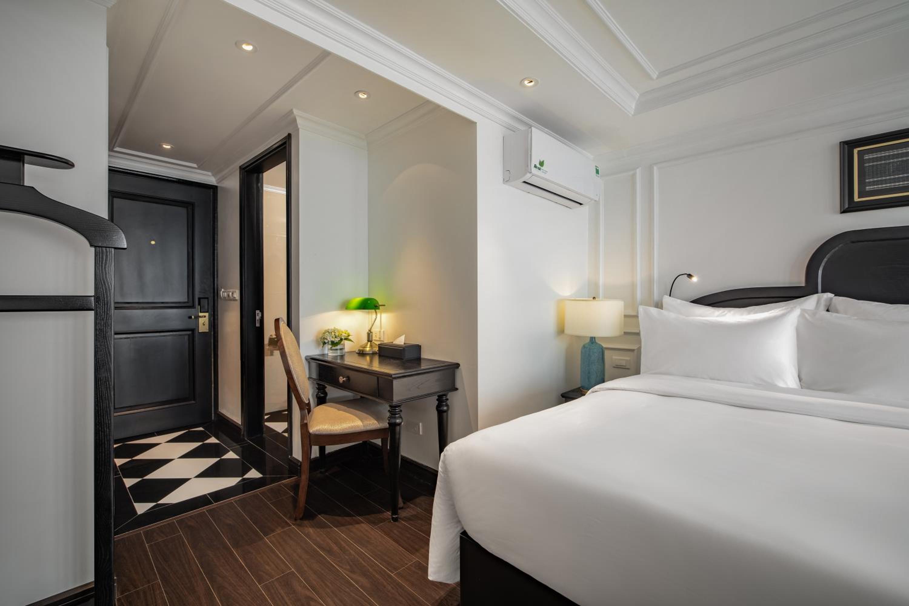 Deluxe Double or Twin Room with Mountain View - Photo 3