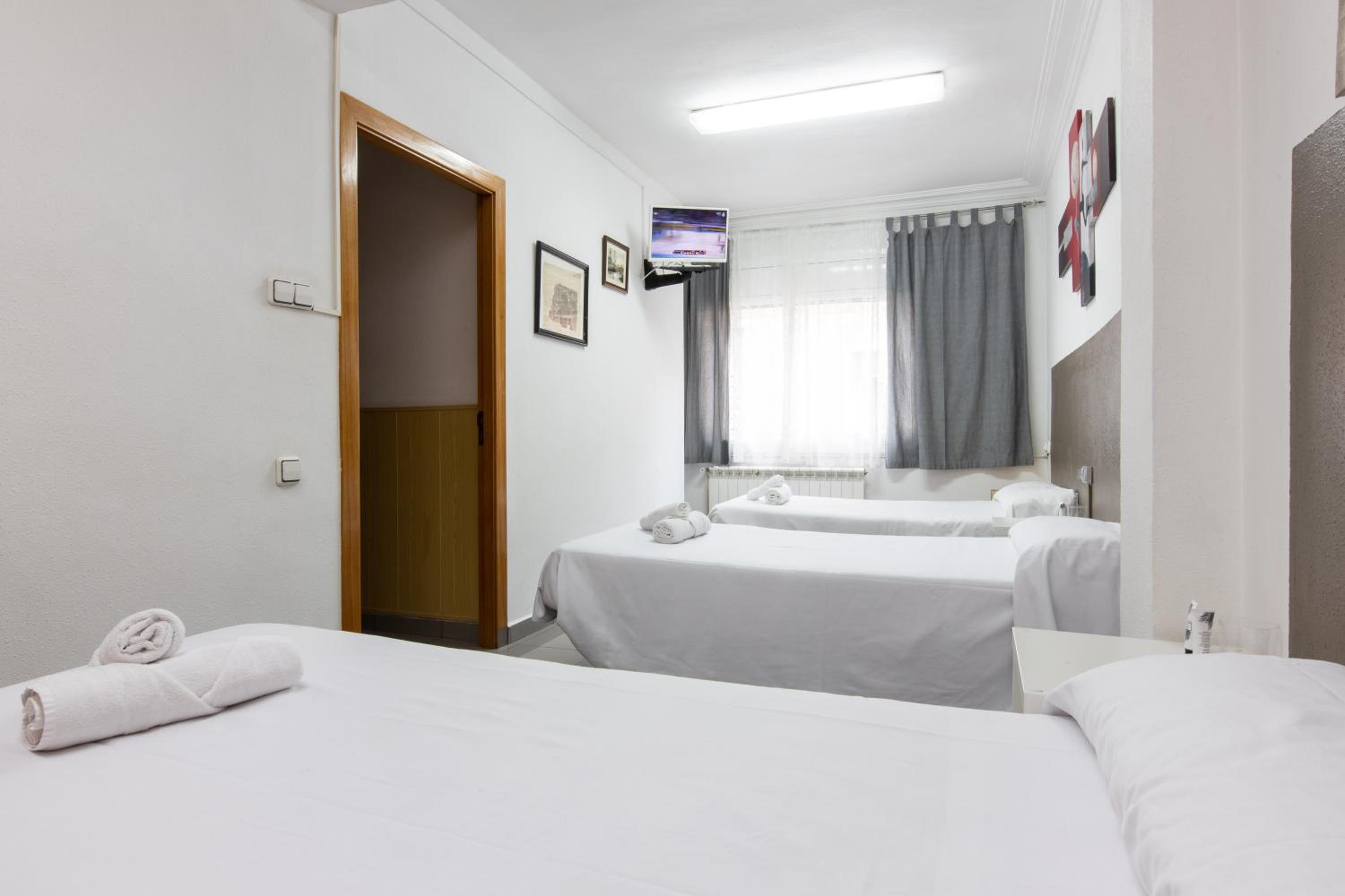 Habitación Triple Básica con Baño Compartido