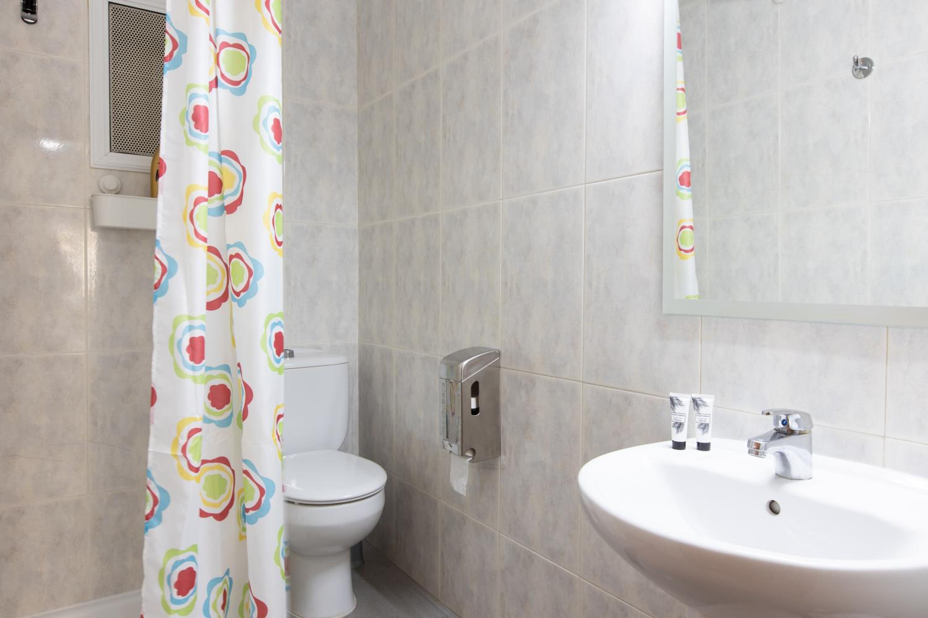 Single Room with Shared Bathroom photo 3