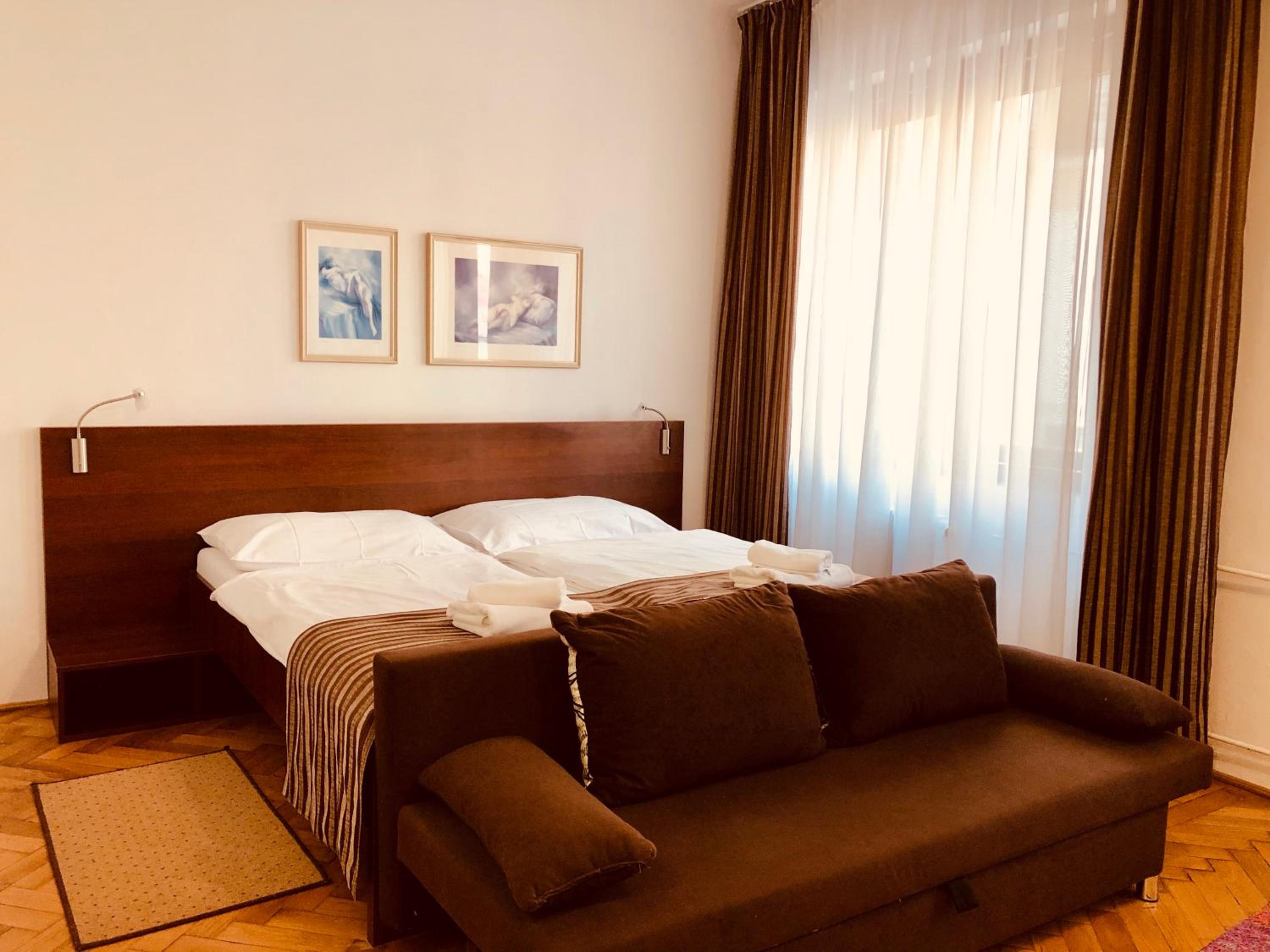 Standard Double Room with 2 Extra Beds - Photo 29