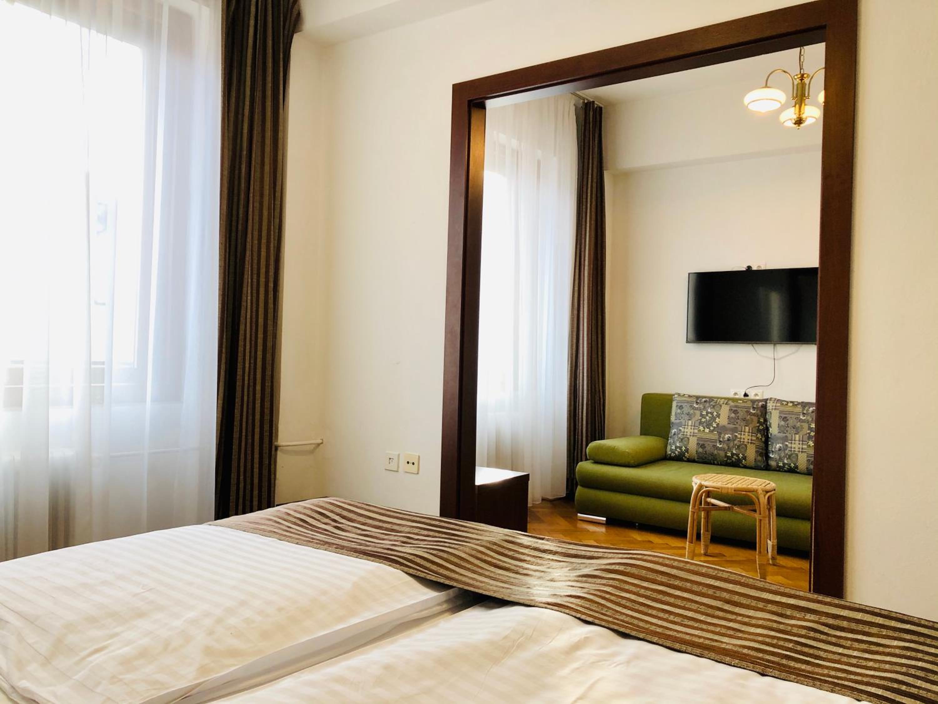 Standard Double Room with 2 Extra Beds - Photo 23