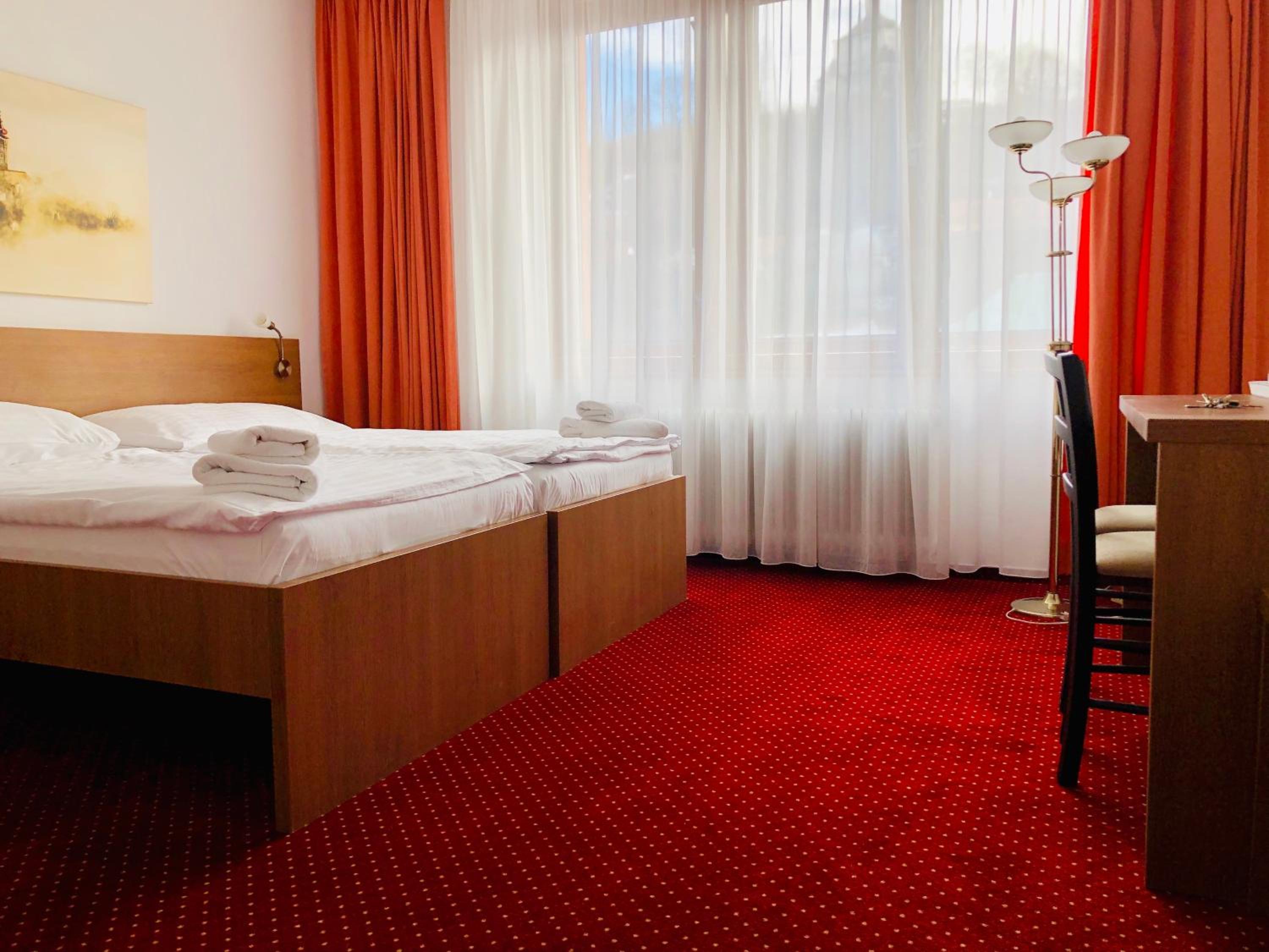 Standard Double Room with 2 Extra Beds - Photo 24