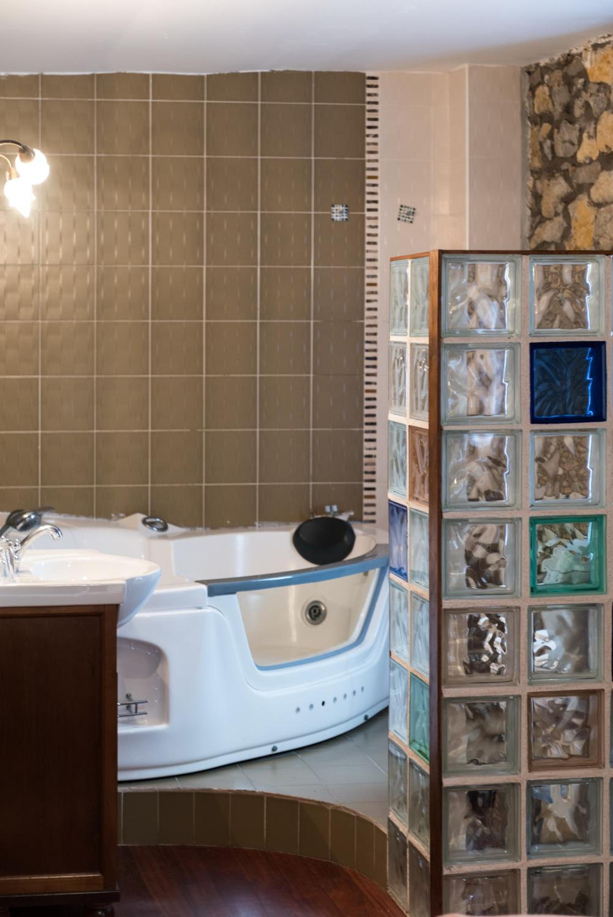 Deluxe Double Room with Hydromassage photo 2