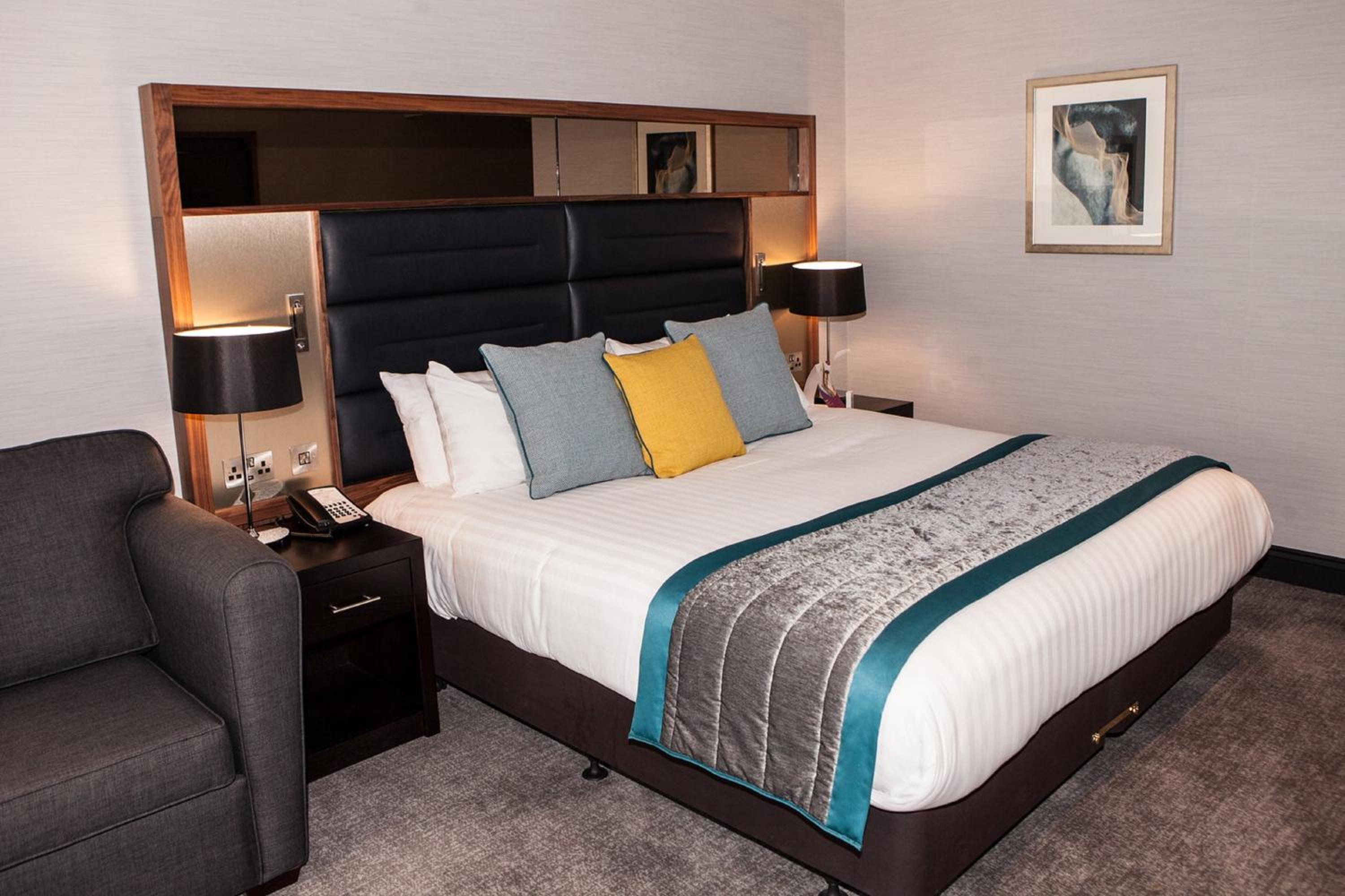 King Club Room With Sofa Bed