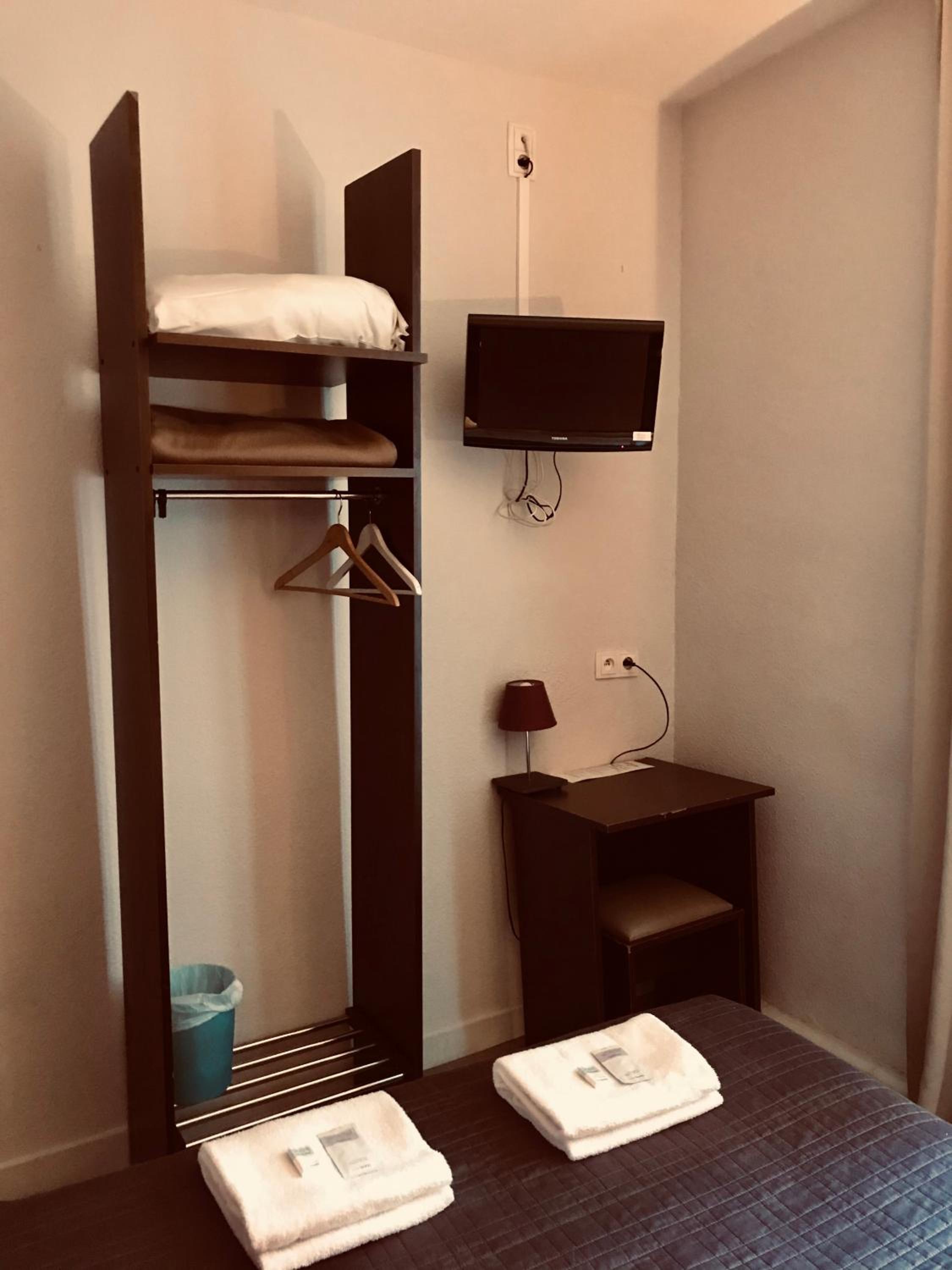 Double Room - Photo 9