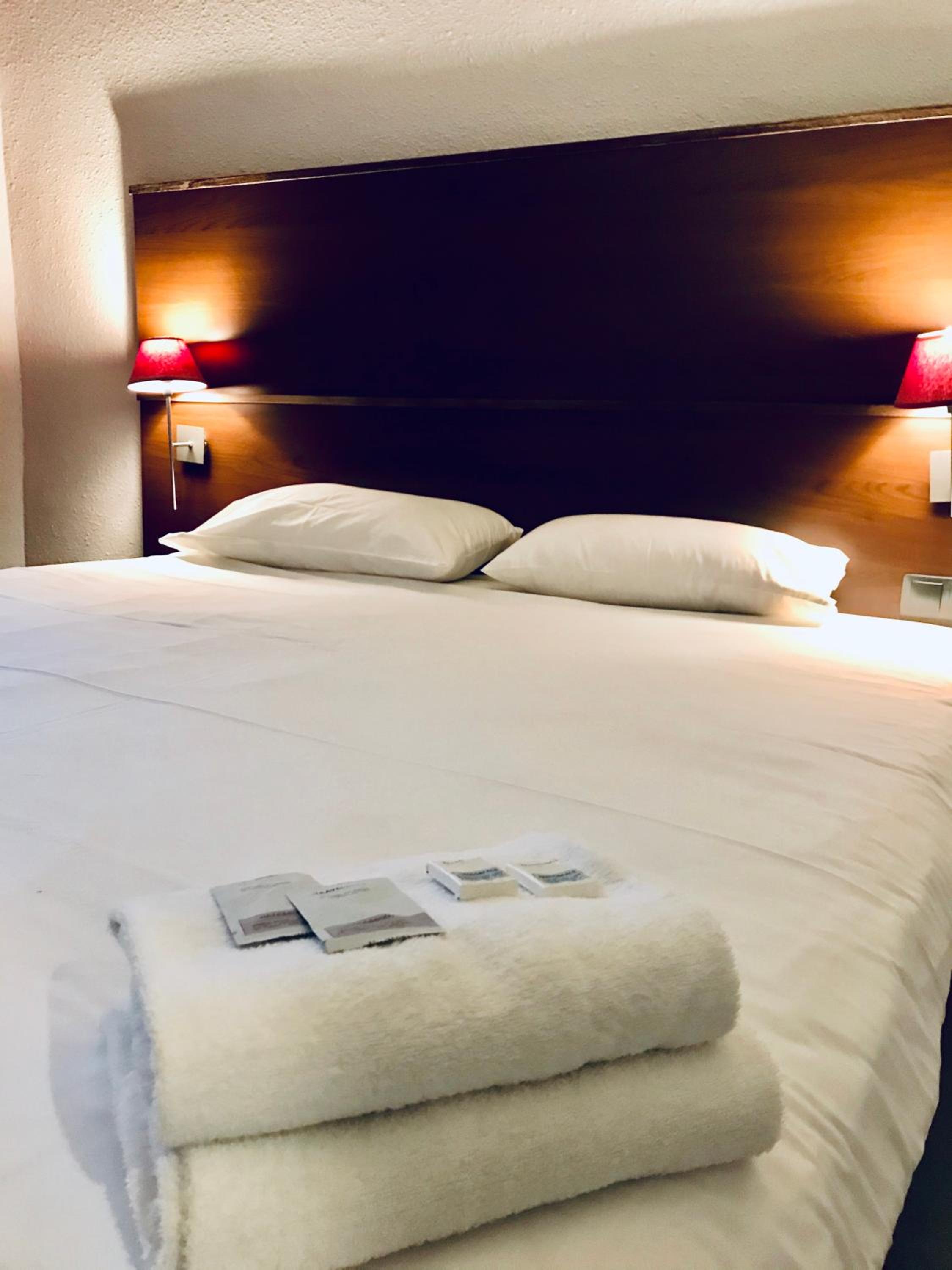 Double Room - Photo 8