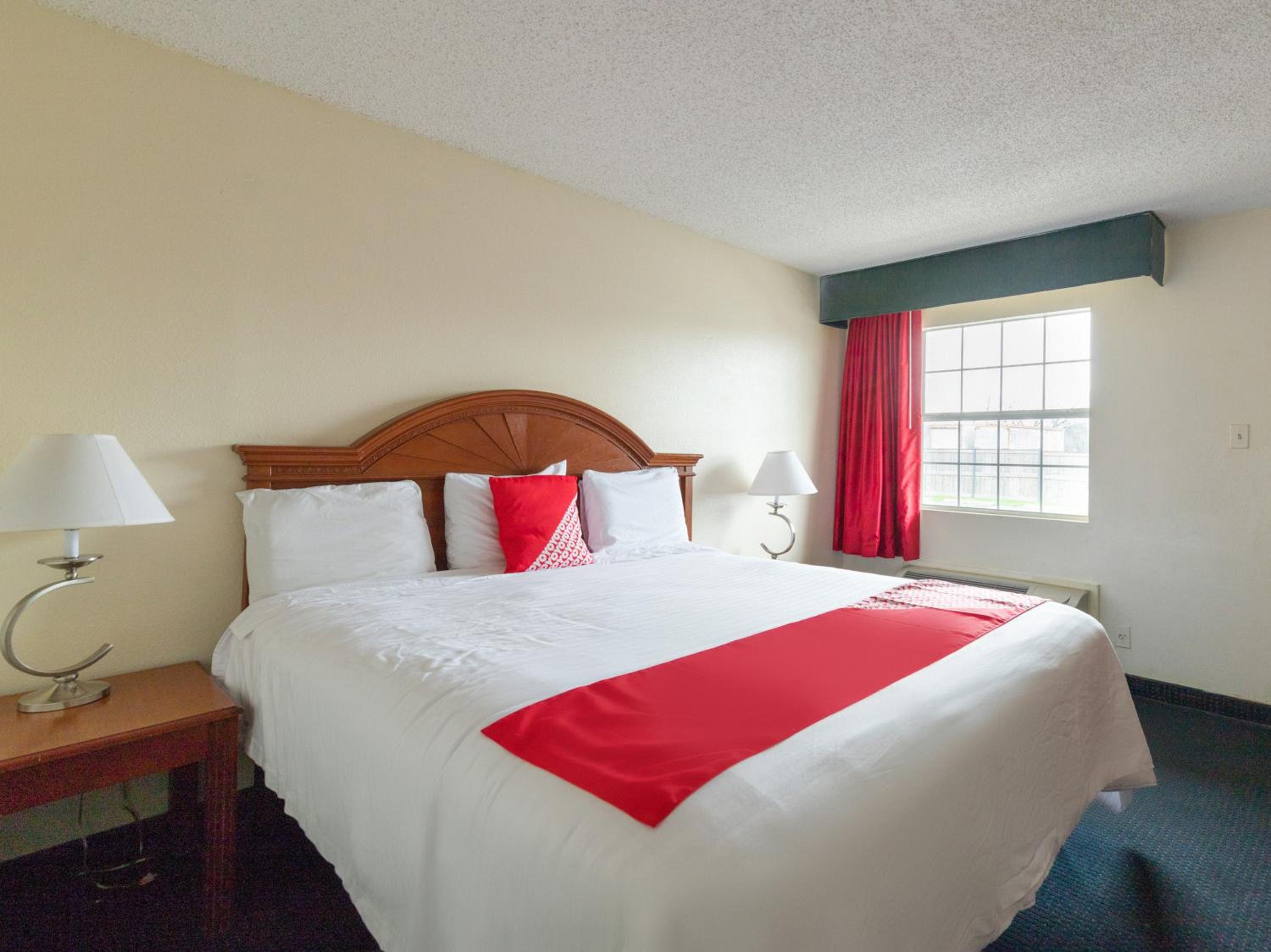 King Bed - Photo 13