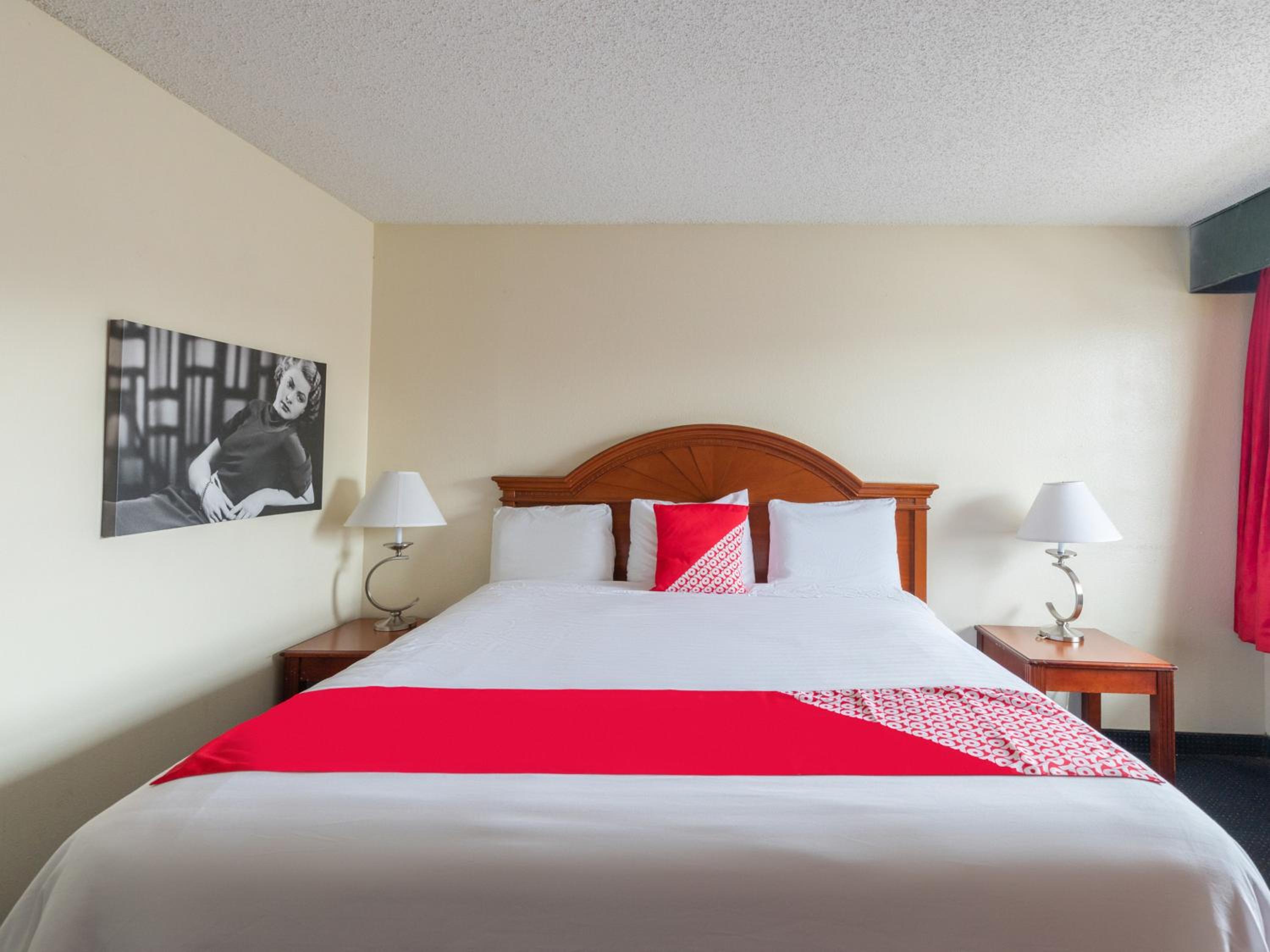 King Bed - Photo 11