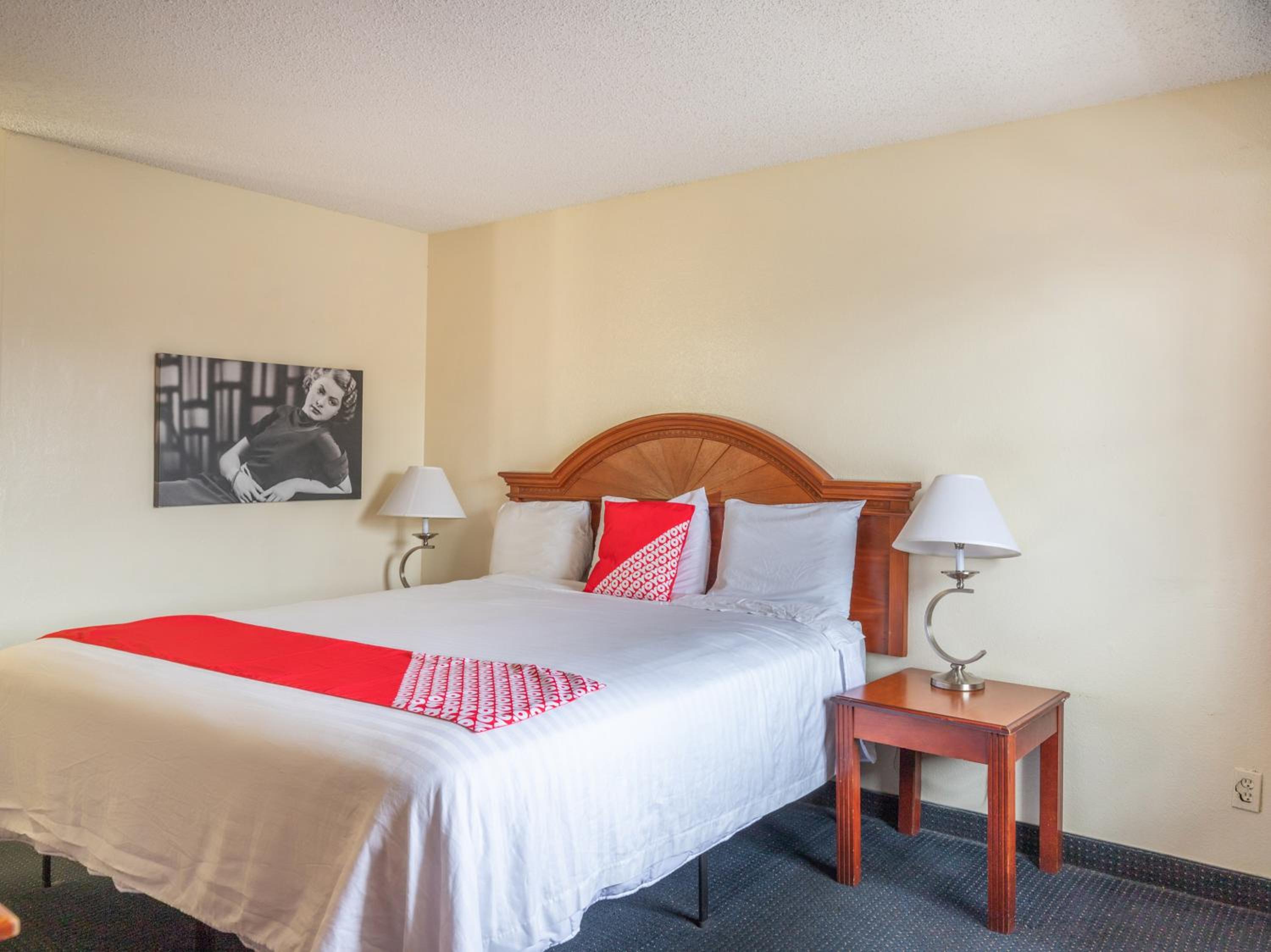 King Bed - Photo 14