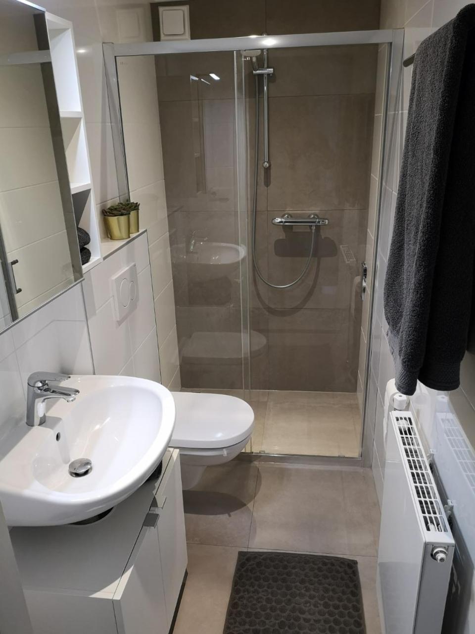 One-Bedroom Apartment - Photo 7