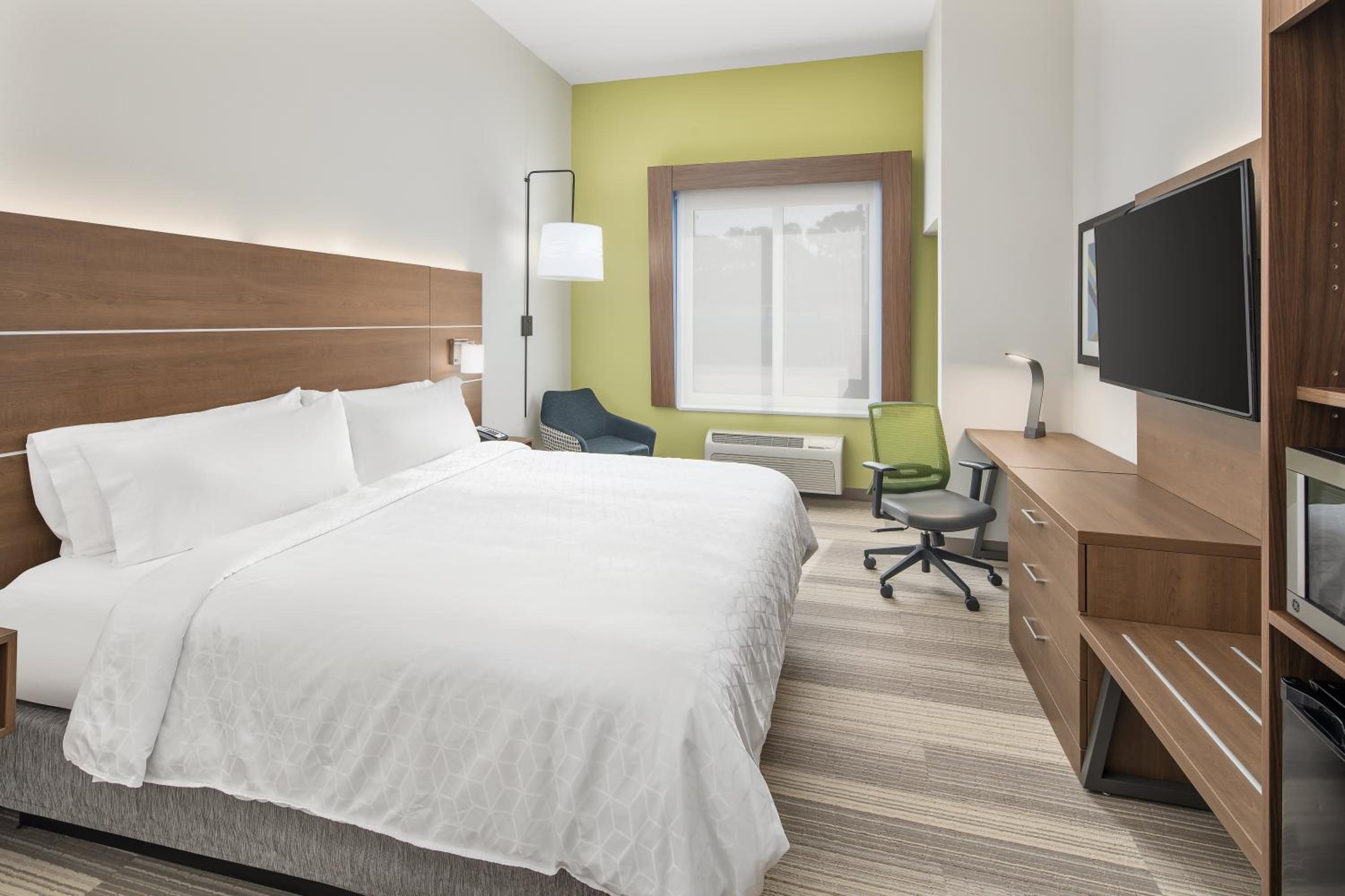 Standard King Room - Mobility Accessible - Photo 1