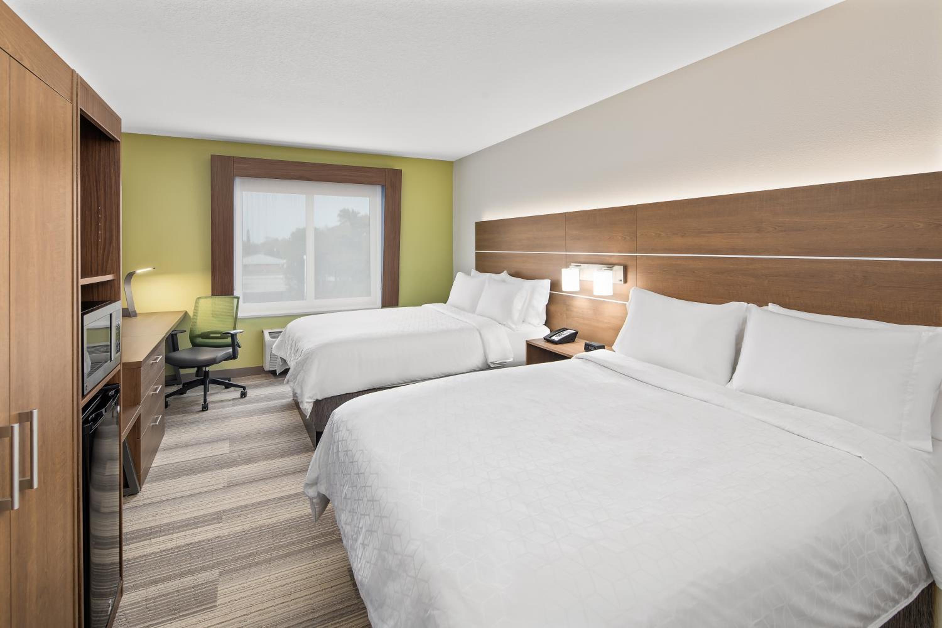 Standard Room with Two Queen Beds - Photo 1