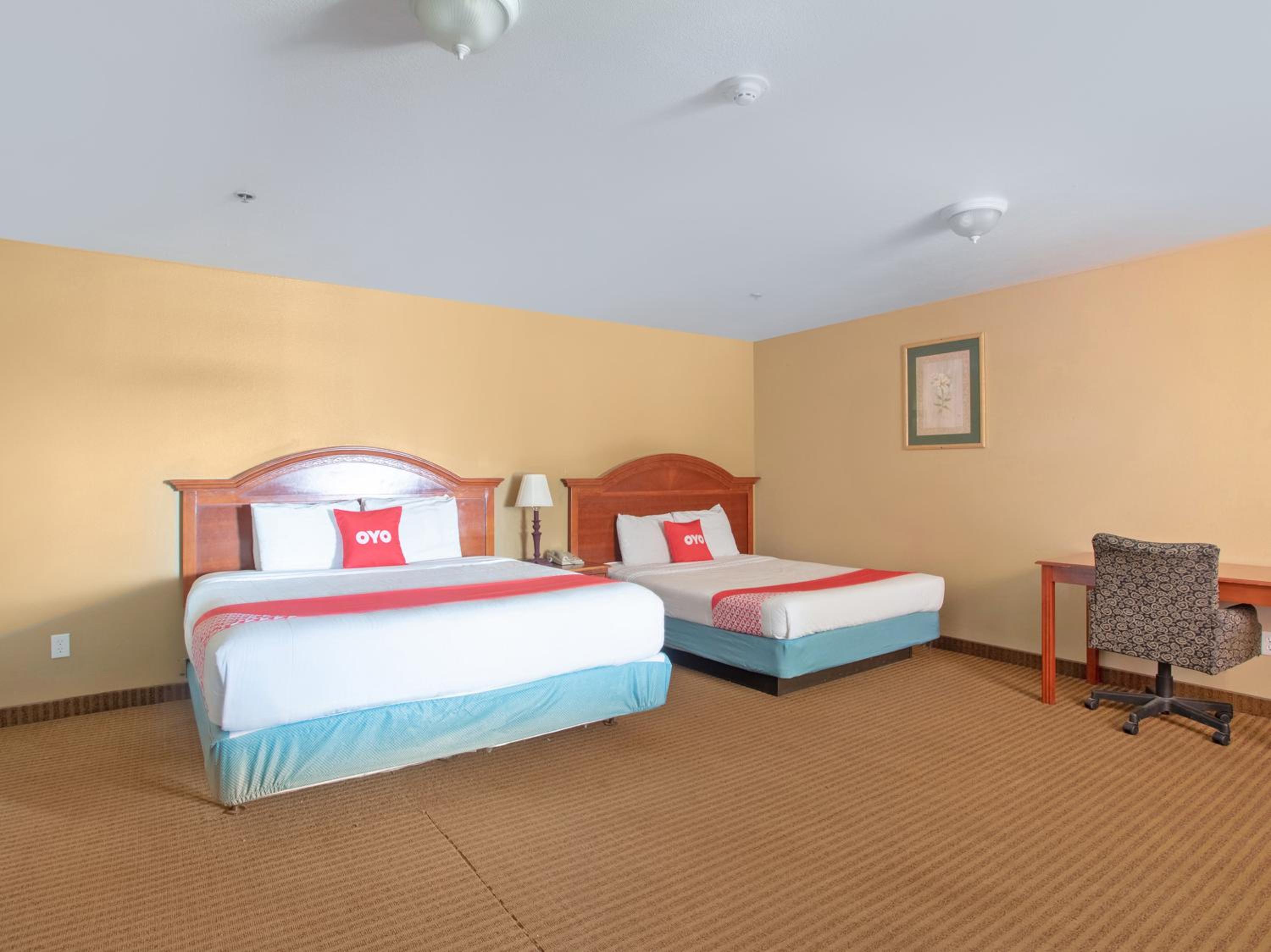 2 Queen Bed Smoking photo 2
