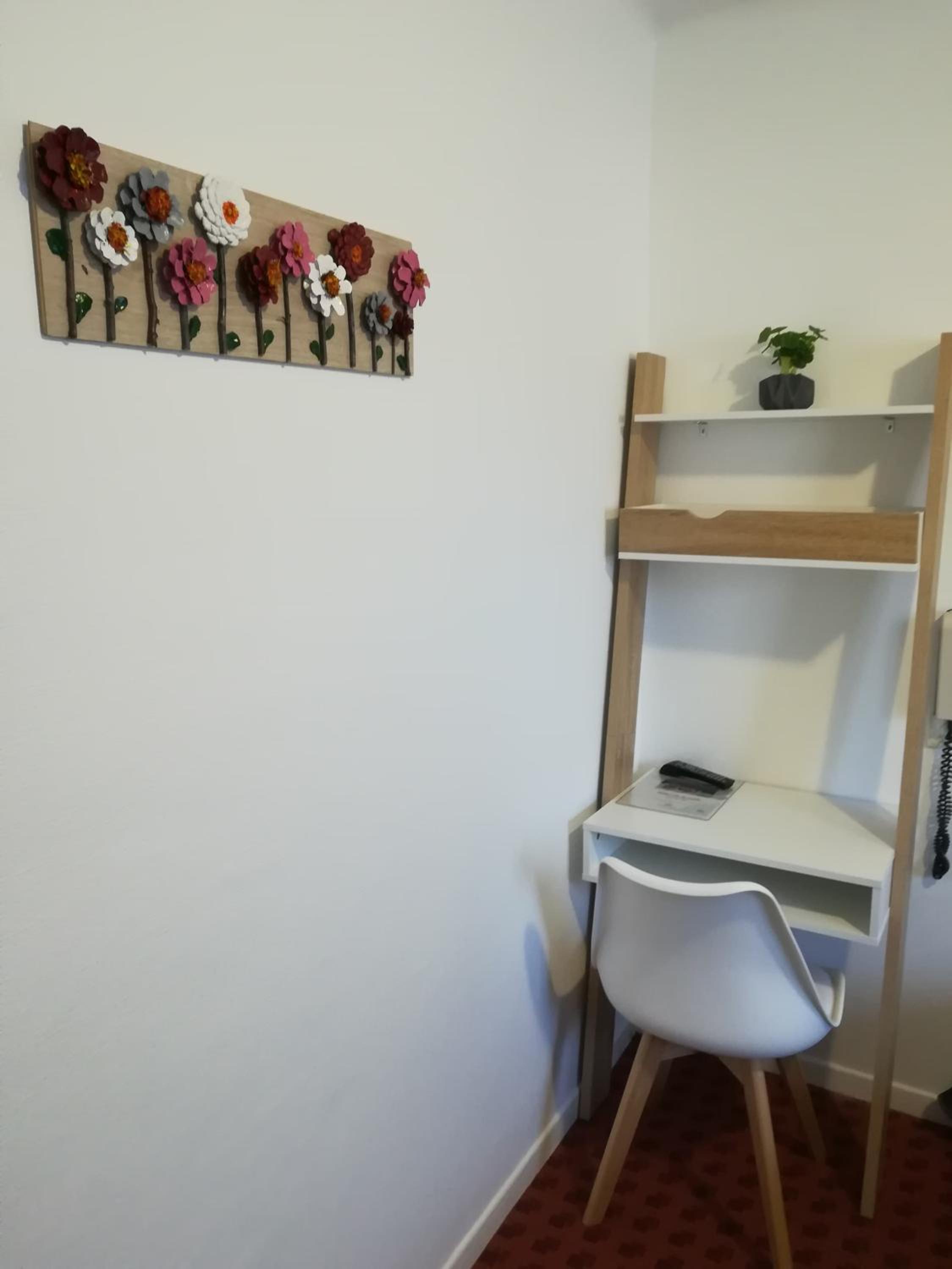 Double Room with Private Bathroom - Photo 3