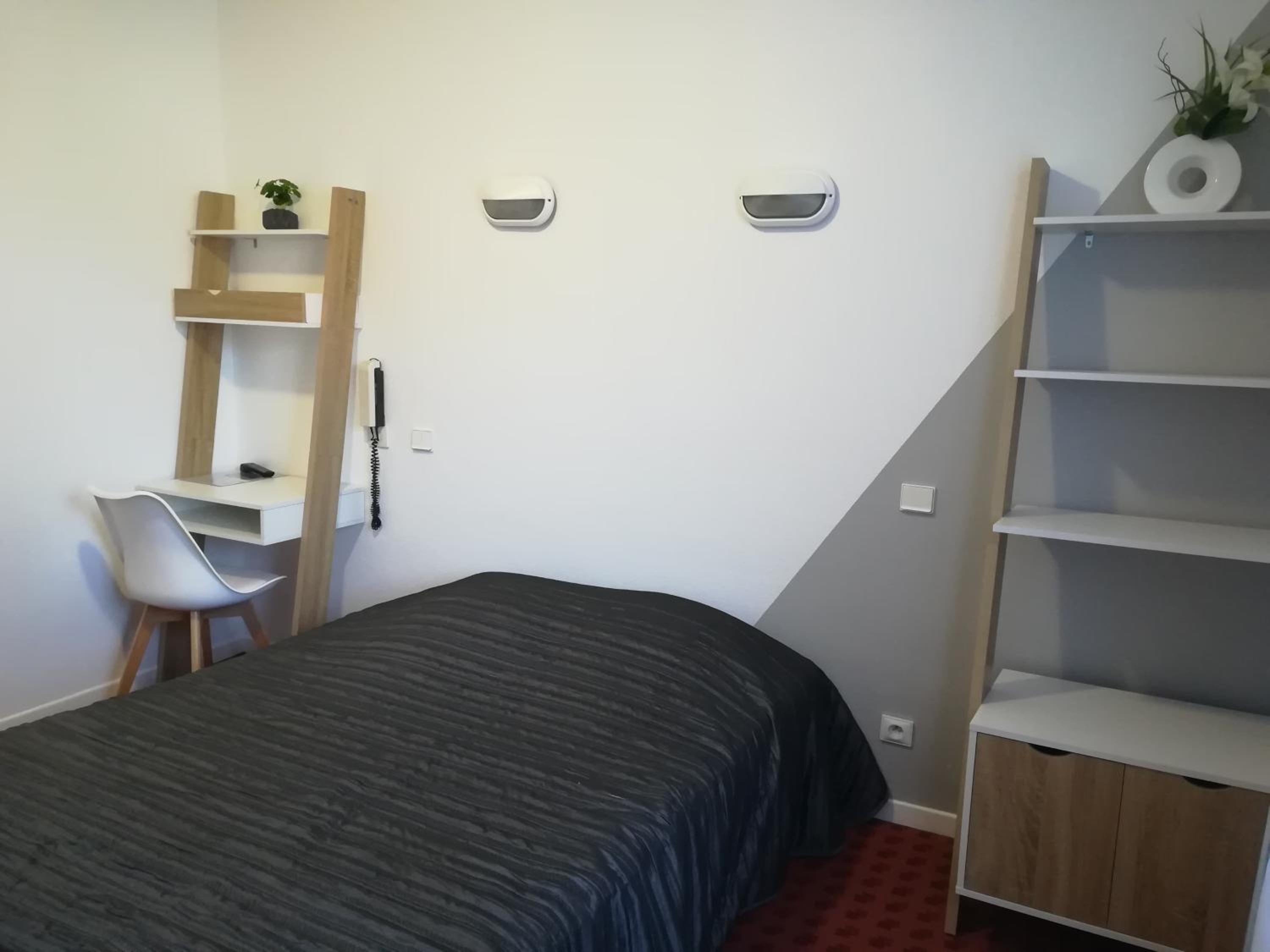 Double Room with Private Bathroom - Photo 4