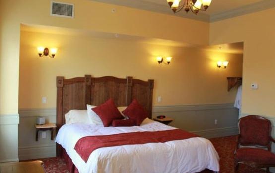 Queen Room photo 1
