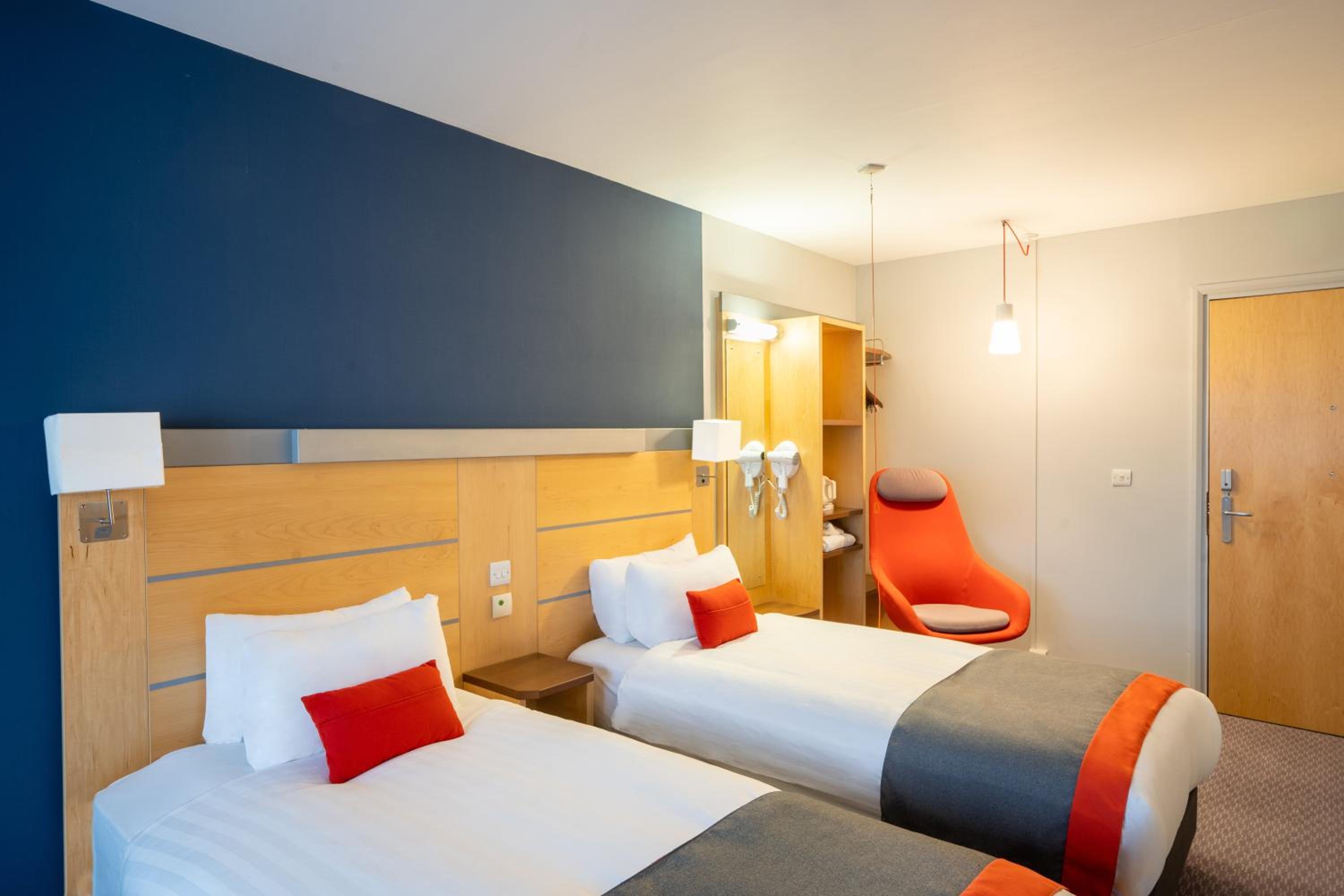Standard Twin Room with Free Hot Breakfast photo 1
