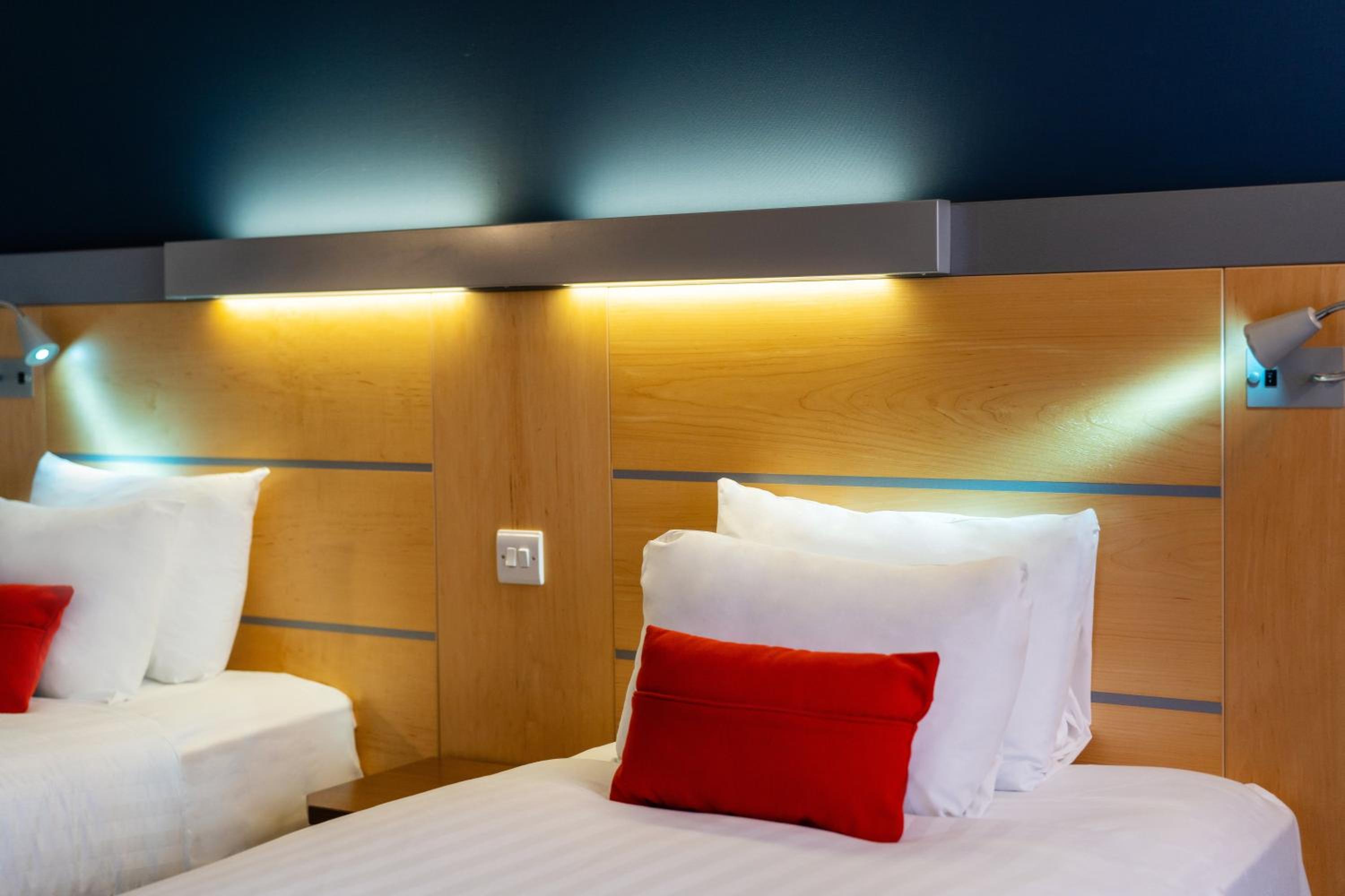 Standard Twin Room with Free Hot Breakfast photo 2