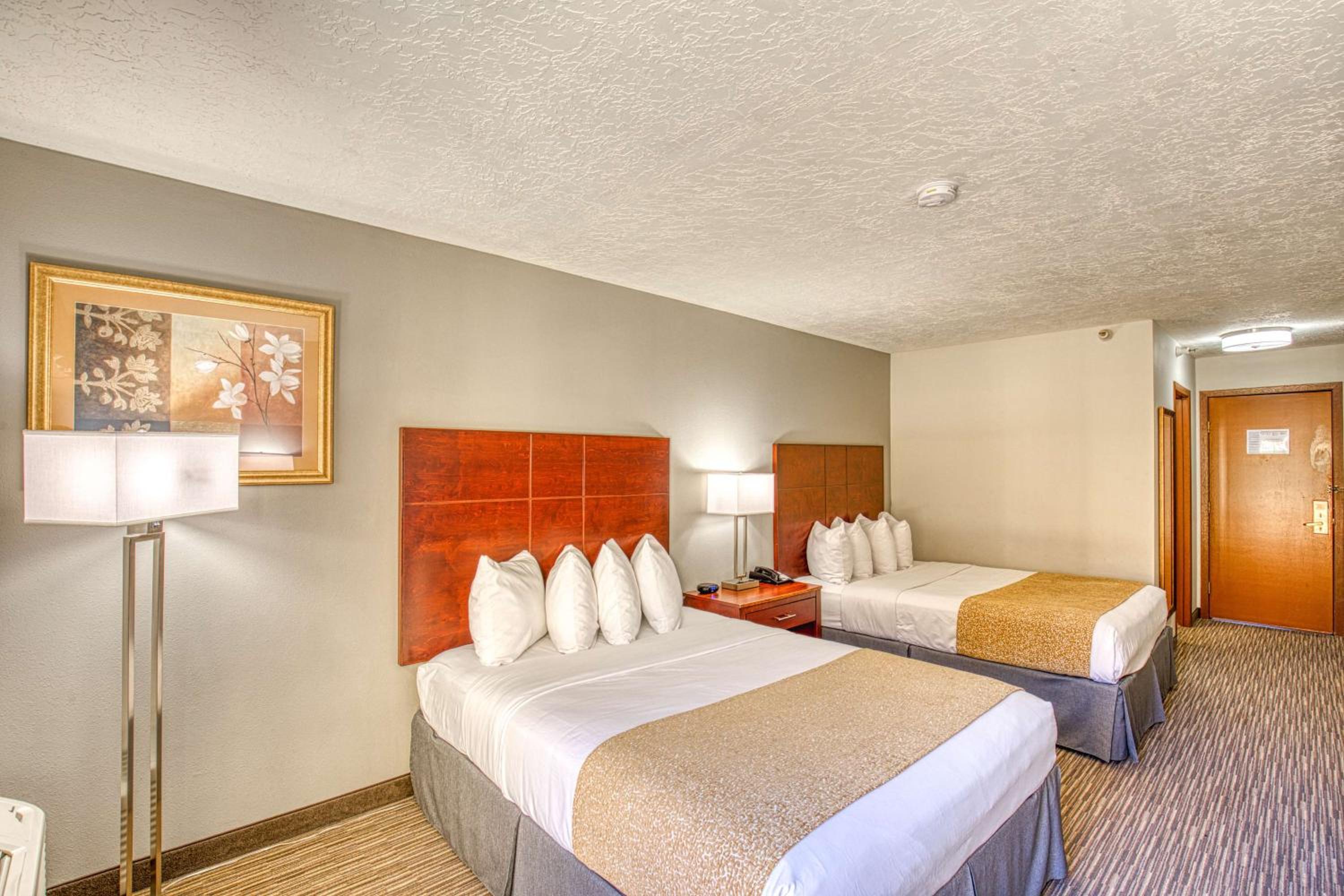 Queen Room with Two Queen Beds - Poolside/Non-Smoking