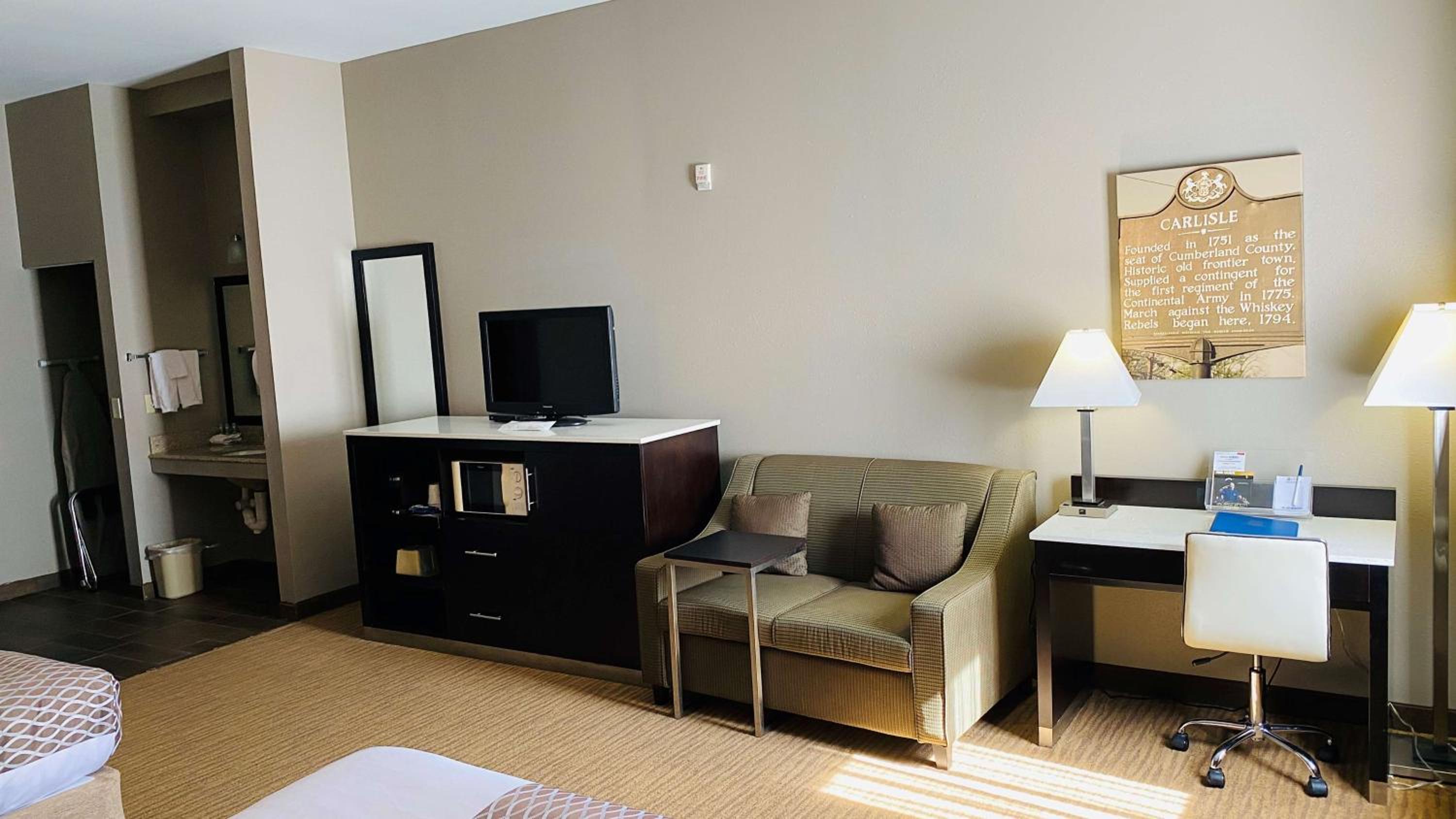 Queen Room with Two Queen Beds and Bath Tub - Mobility Accessible photo 2