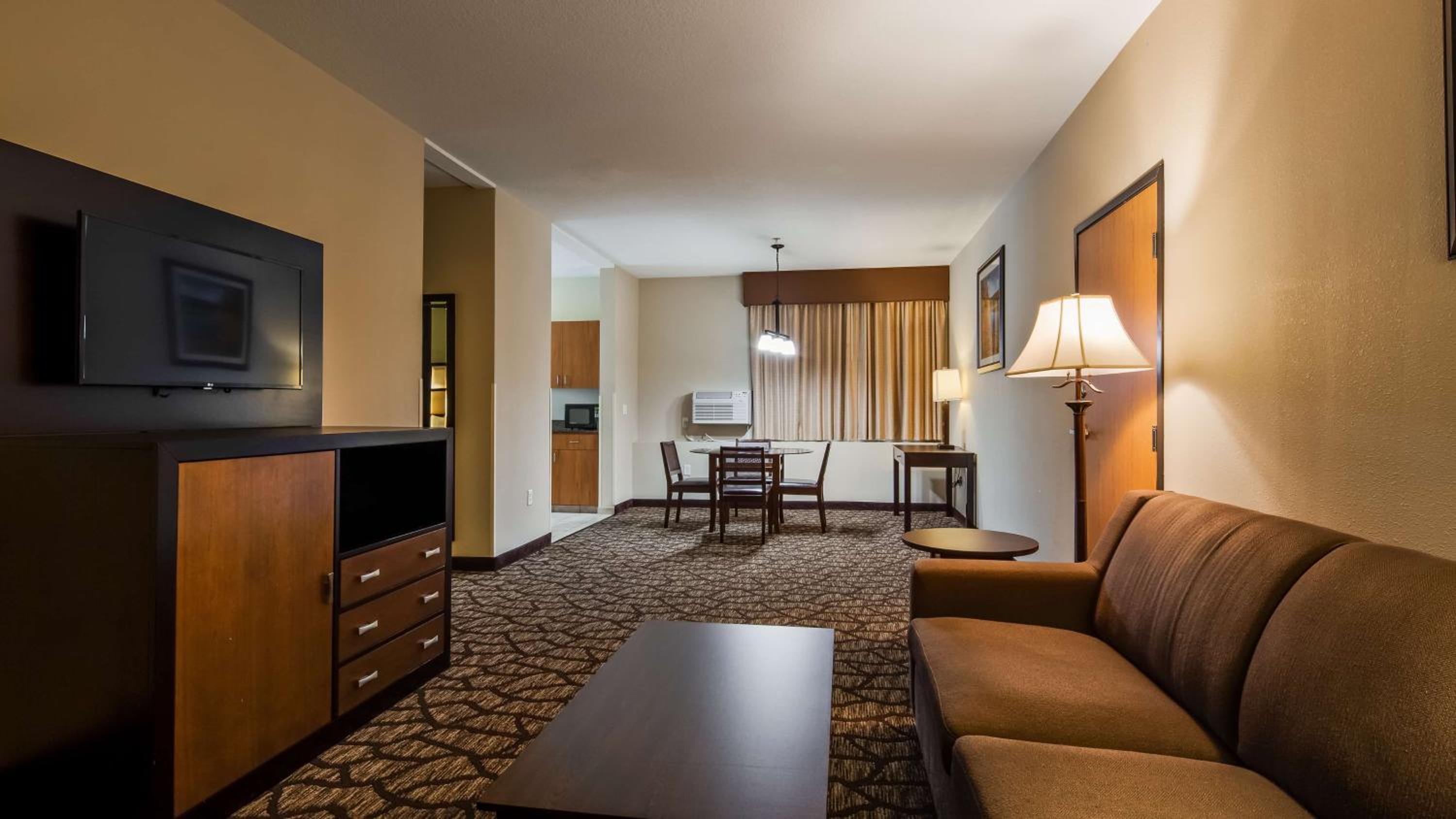 King Suite with Spa Bath - Non-Smoking - Photo 2