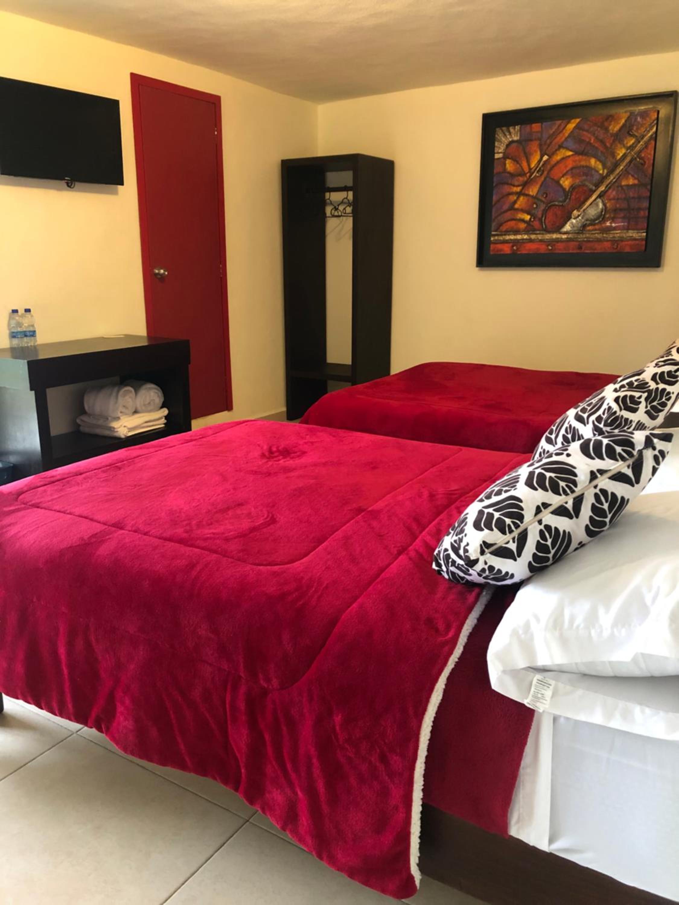 Deluxe Double Room with Two Double Beds - Photo 5