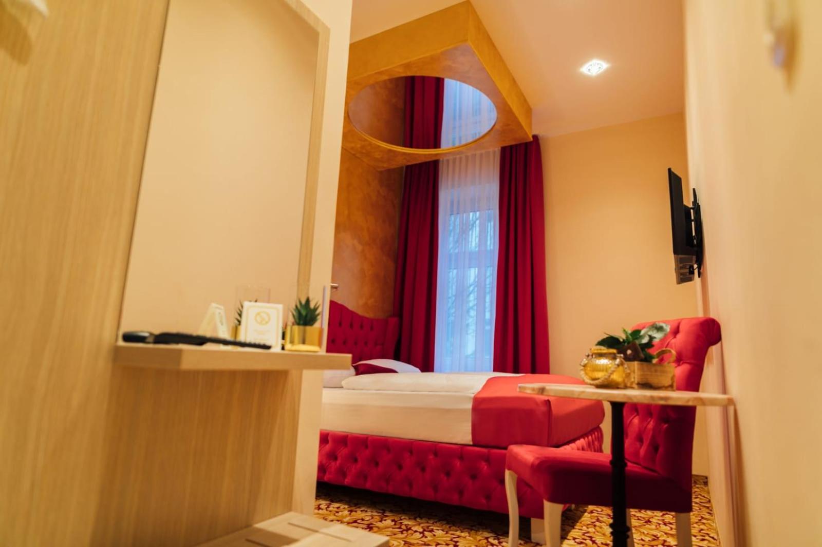 Standard Double Room - Photo 5
