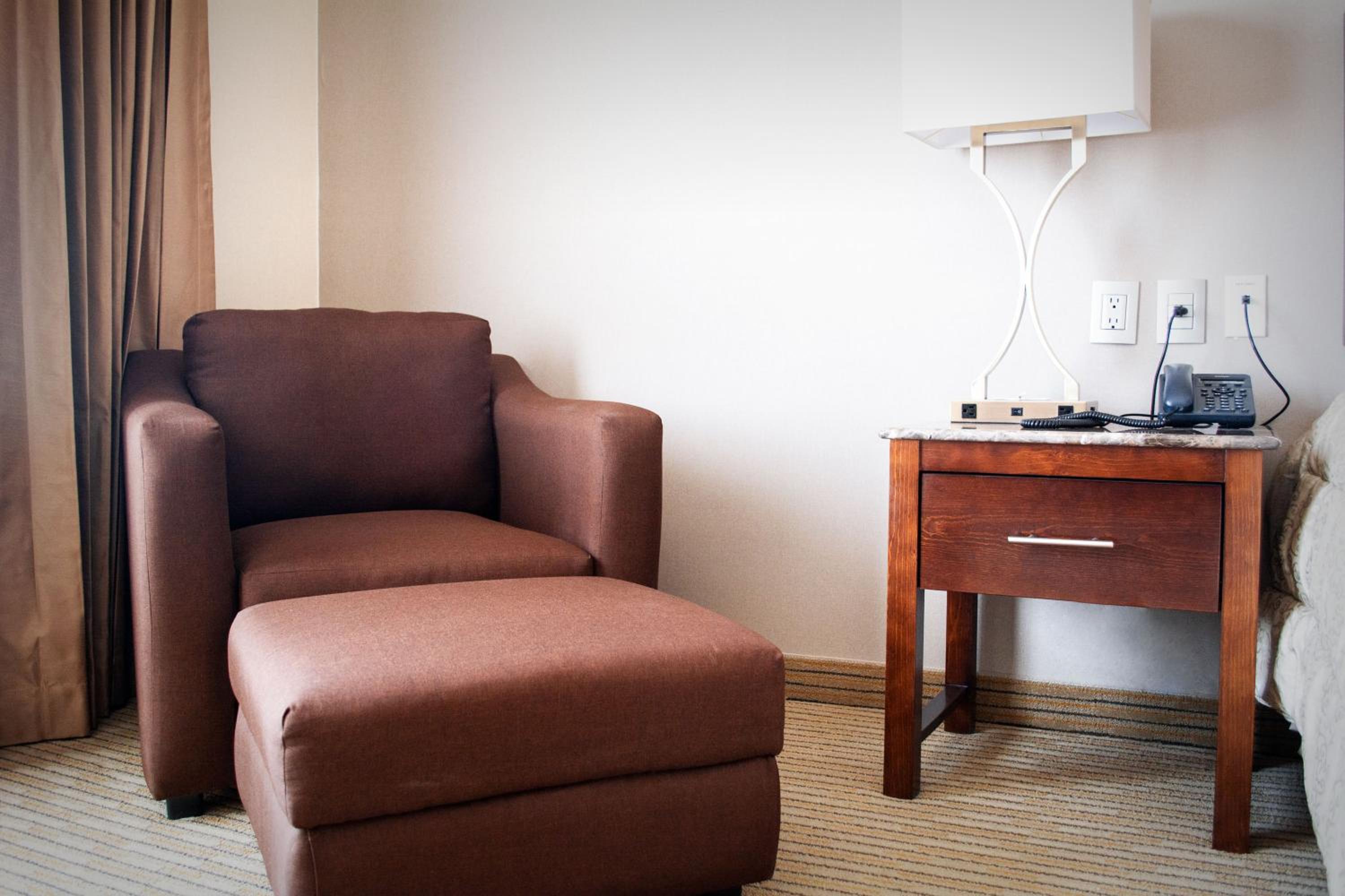 Standard King Room - Non-Smoking  - Photo 1