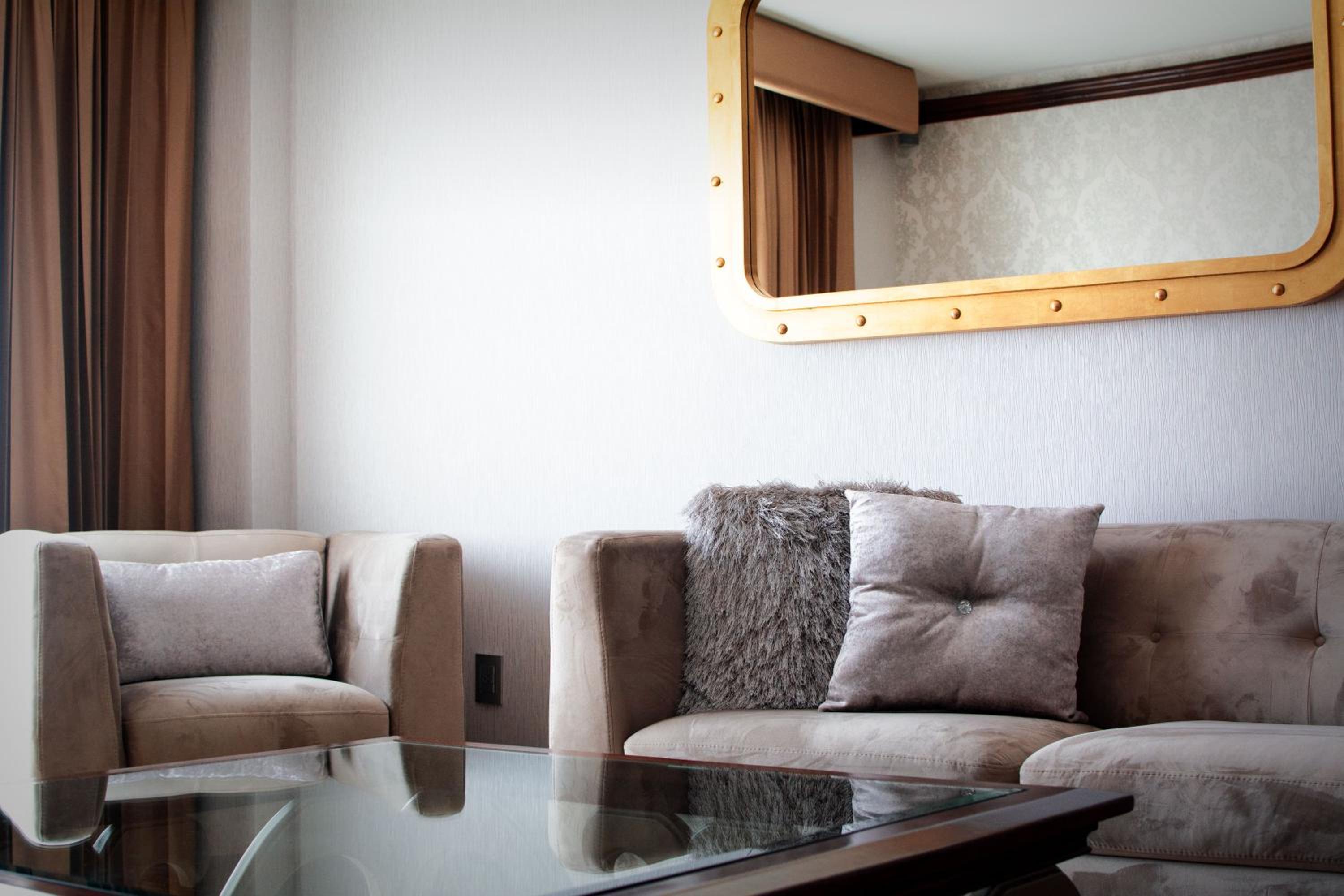 Junior King Suite - Non-Smoking - Photo 3